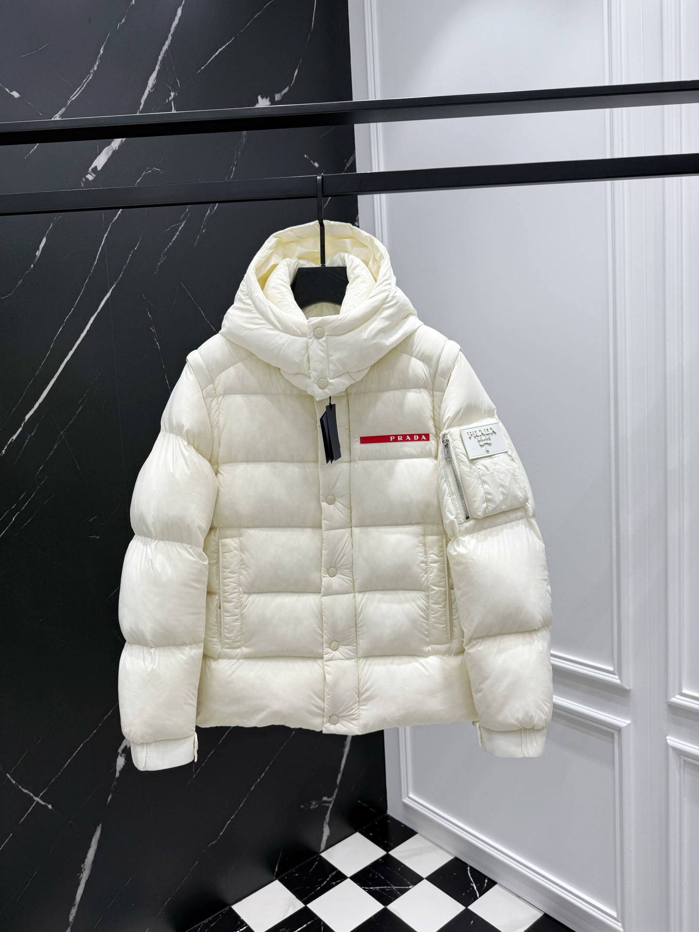 NO:570801,Down 2025 autumn and winter new original 1:1 customized hardware accessories are all imported and original customized. Counter comparisons are welcome. Absolutely high quality. Made of top-grade 95 white duck down. Super soft. Filled with feathers and fluffy. Super heavy fabrics with perfect workmanship. Pay attention to the fabrics are super comfortable. Exclusive model. Non-market goods. Same size for men and women. M ~ XXXL, down jacket, alexander wang19860909羽绒 2025秋冬新款原版1:1订制五金配件全进口原版定制 欢迎专柜对比 绝对的高品质 采用顶级95白鸭绒 超柔软 充羽量蓬松饱满 超级重面料做工杠杠的版型完美 注意面料超舒服 独家款 非市场货 男女同款款尺码M ～XXXL,,down jacket,alexander wang,Men's clothing