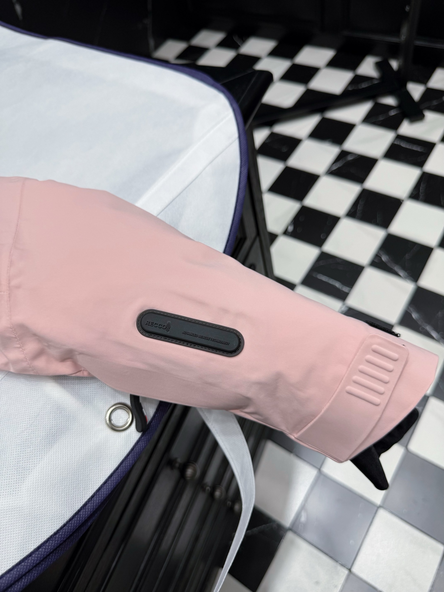 MONCLER Pink Ski Jacket with Fur Trim - Stylish Winter Outerwear 4 i1757610574397 2107 0 3