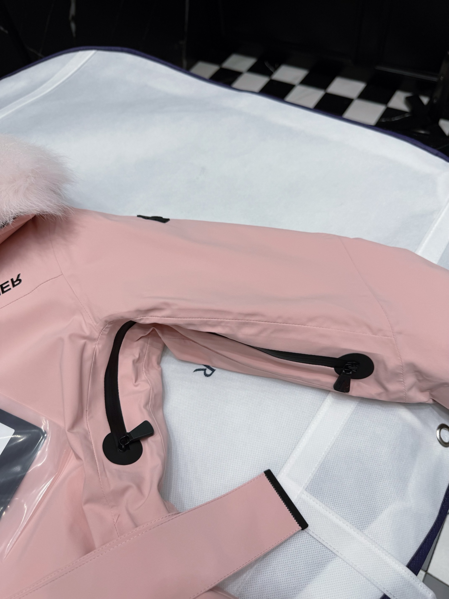 MONCLER Pink Ski Jacket with Fur Trim - Stylish Winter Outerwear 3 i1757610574429 2036 0 2