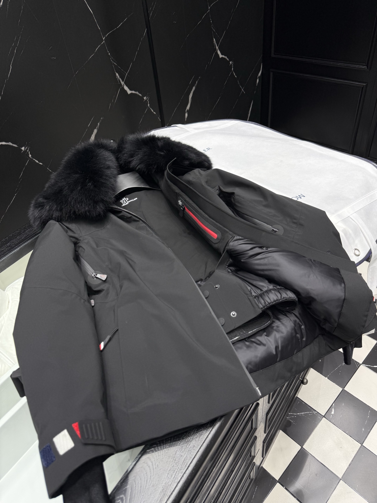 MONCLER Black Down Jacket with Fur Trim - Winter Warmth and Stylish Design 2 i1757611252627 957 0 0