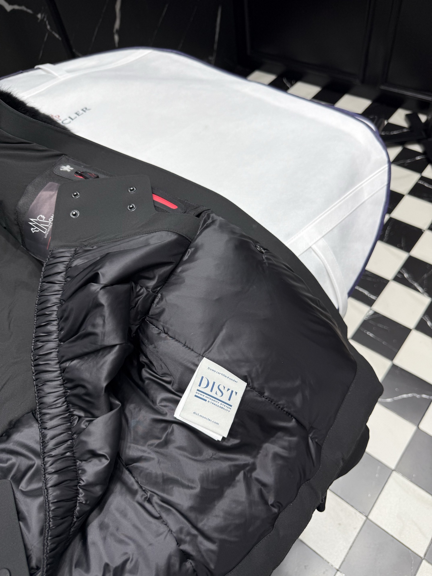 MONCLER Black Down Jacket with Fur Trim - Winter Warmth and Stylish Design 7 i1757611252628 1407 0 5