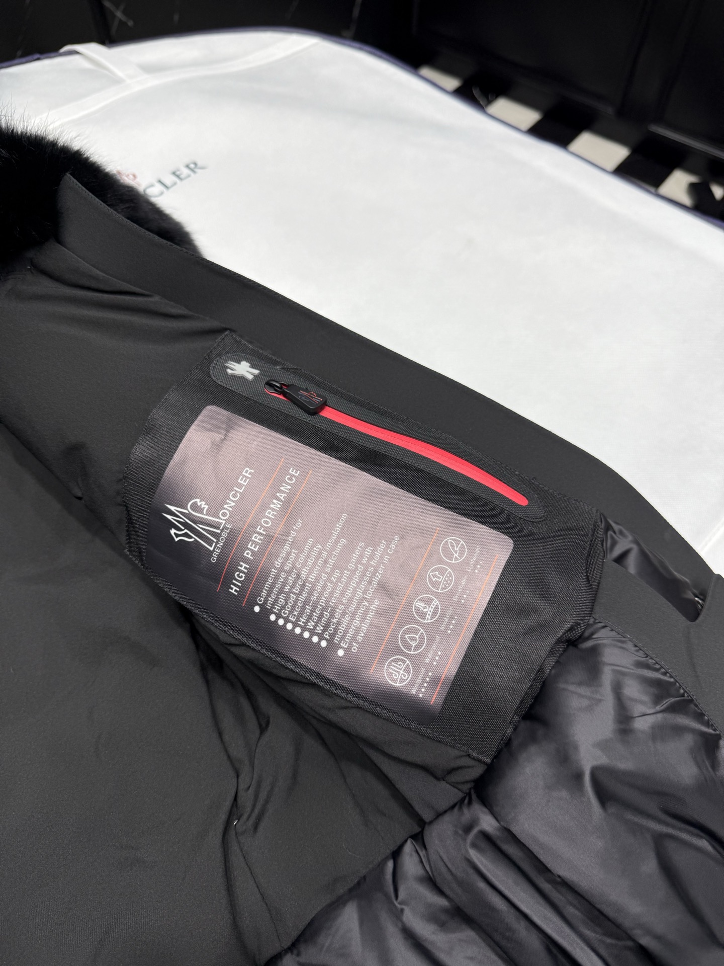 MONCLER Black Down Jacket with Fur Trim - Winter Warmth and Stylish Design 5 i1757611254830 1153 0 3