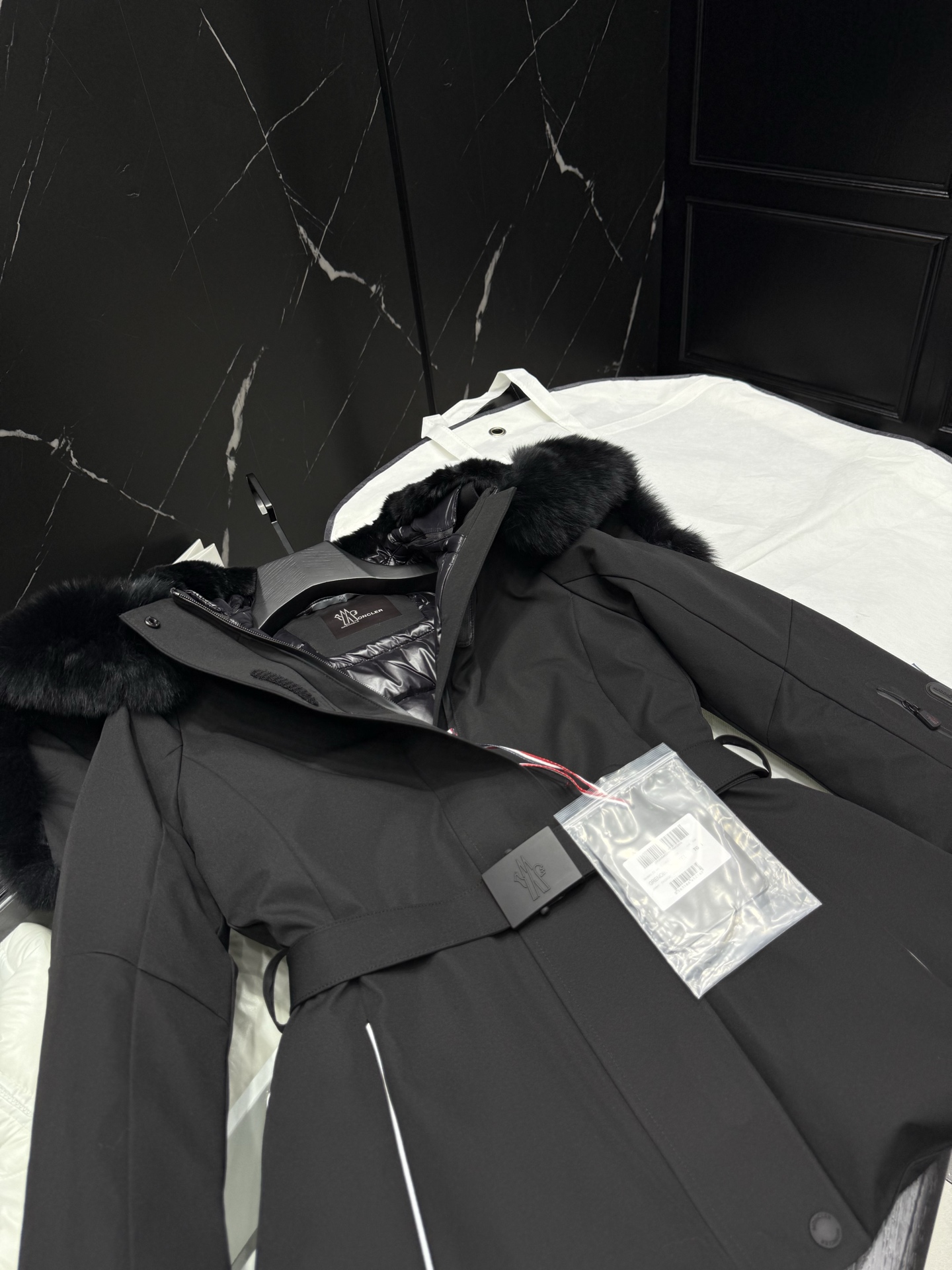 MONCLER Black Down Jacket with Fur Hood Winter Warm Padded Coat 4 i1757776579218 3126 0 2