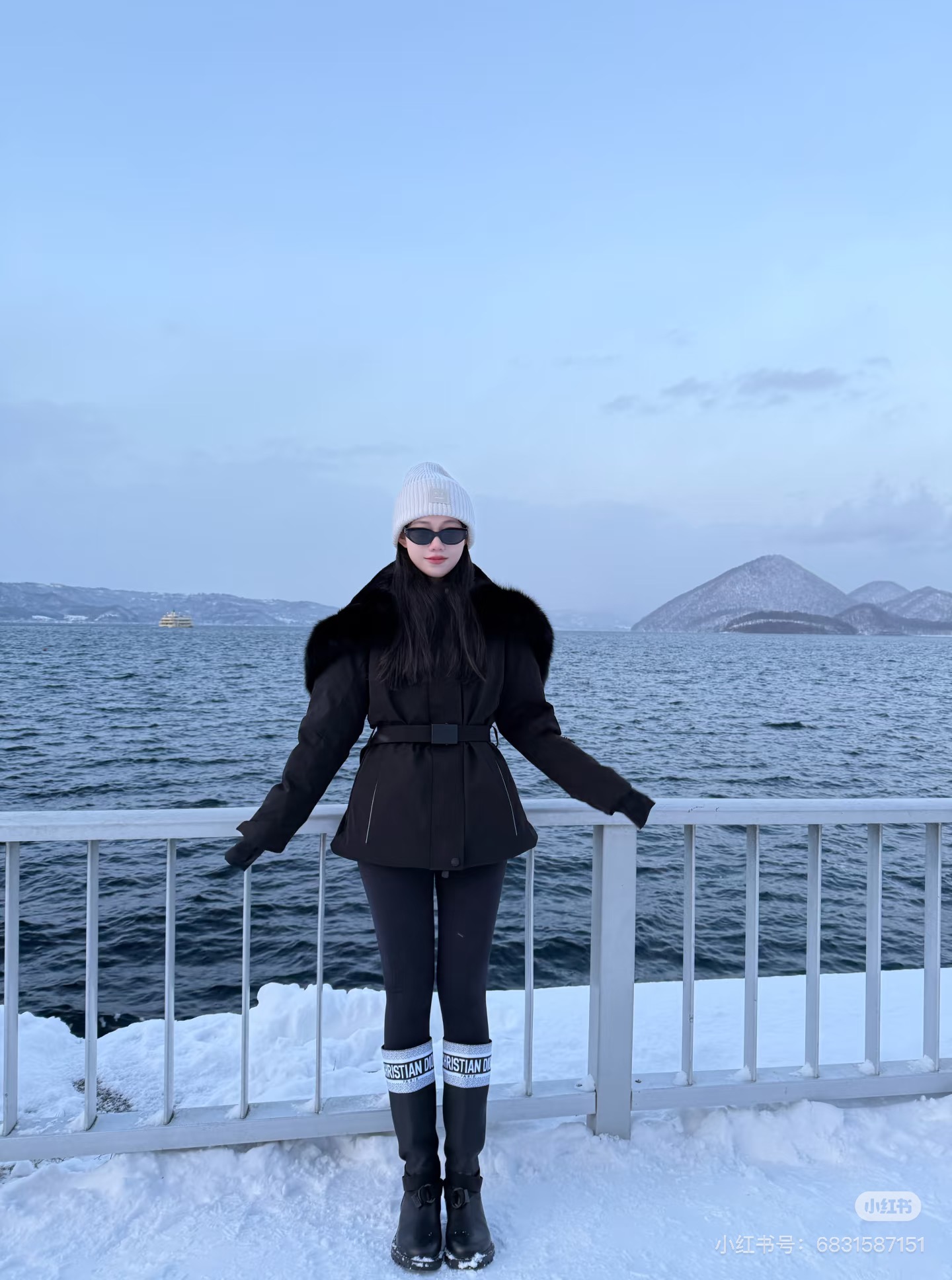 MONCLER Women's Black Down Jacket with Fur Collar and Belted Waist 1 i1757776993697 2376 0 0