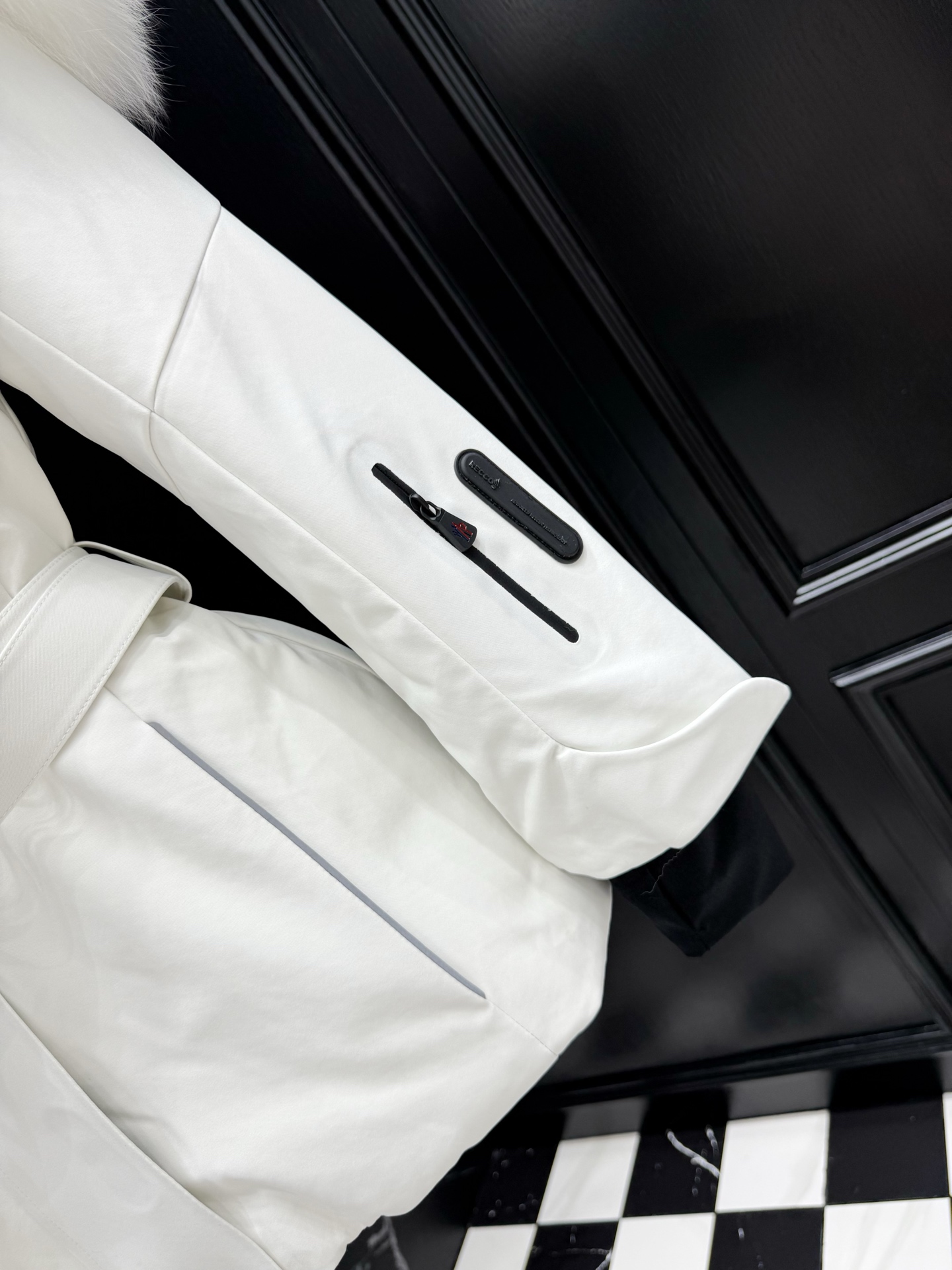 Moncler White Down Ski Jacket with Fur Hood and Belt - Stylish Winter Warmth 5 i1757777625299 1211 0 3