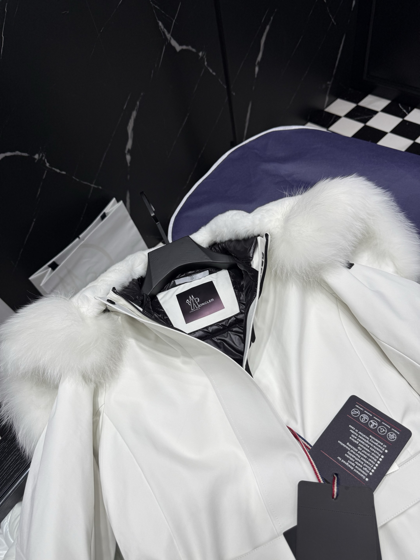 MONCLER White Fur-Trimmed Belted Padded Coat - Stylish Winter Outerwear 3 i1757777677954 5801 0 2