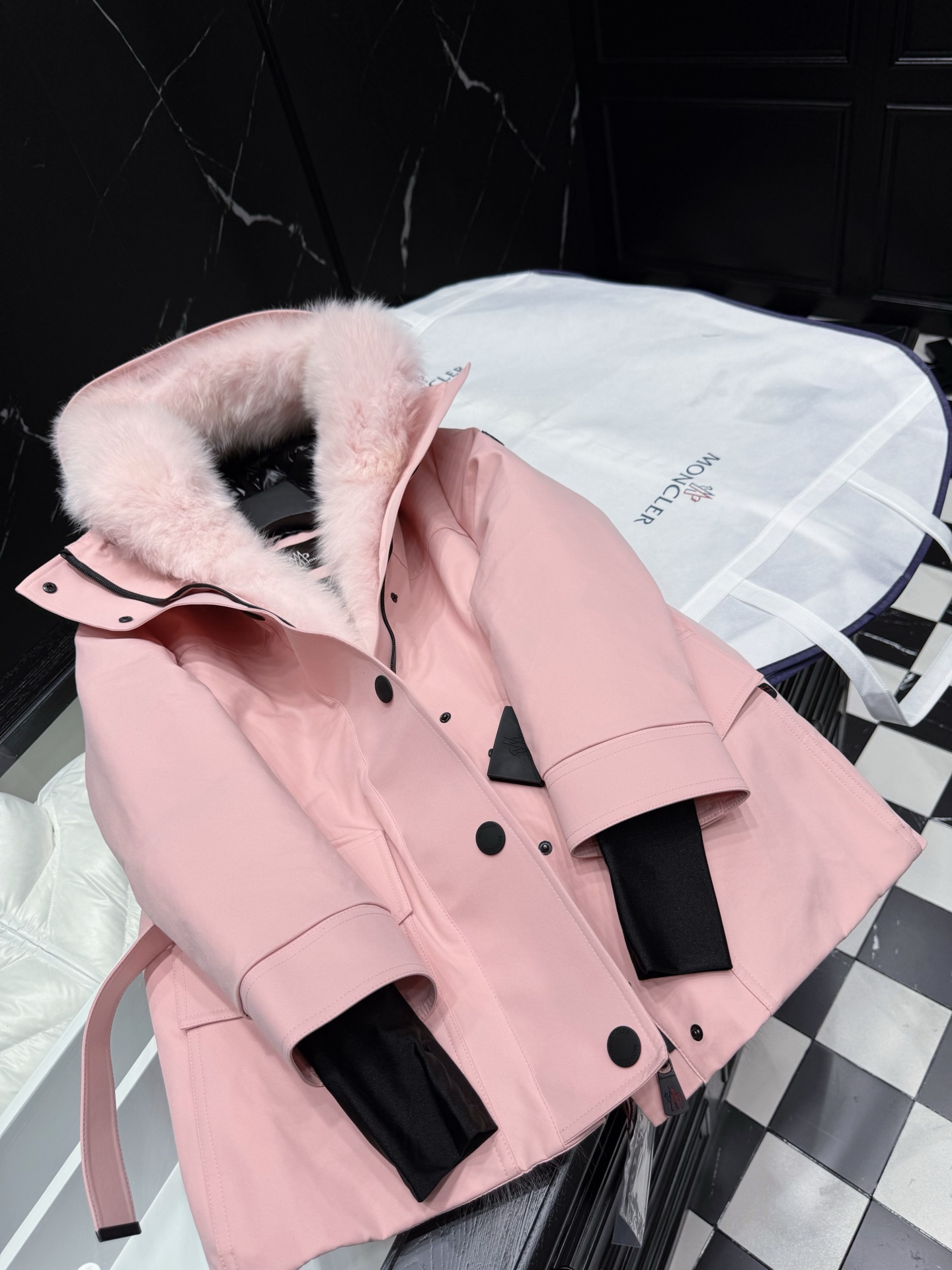 MONCLER Pink Fur-Trimmed Hooded Down Padded Jacket - Stylish Winter Warmth 7 i1757945439993 1468 0 5