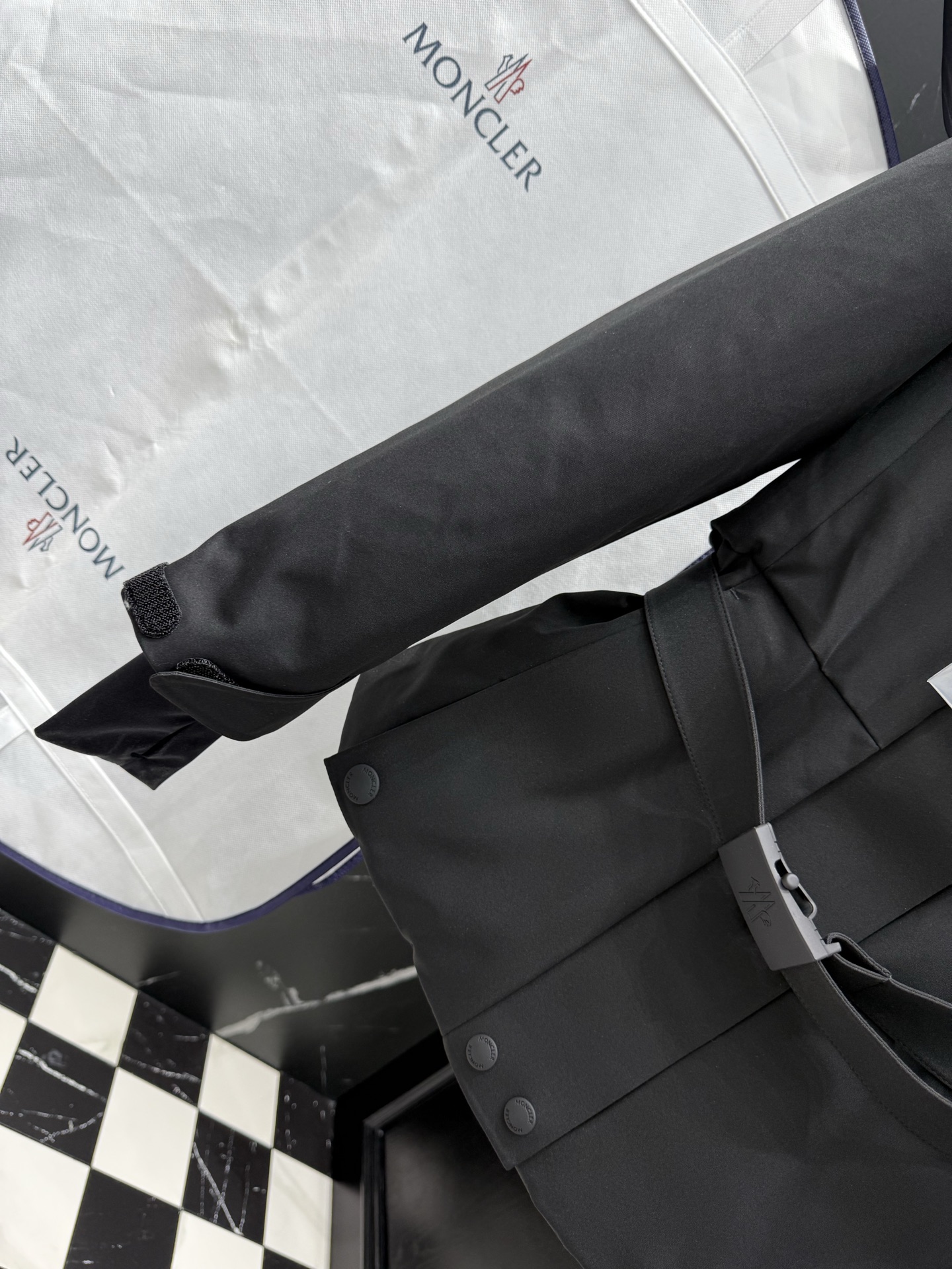 MONCLER Black Down Jacket with Fur Hood and Belted Waist - Stylish and Warm 4 i1758036775617 9390 0 3