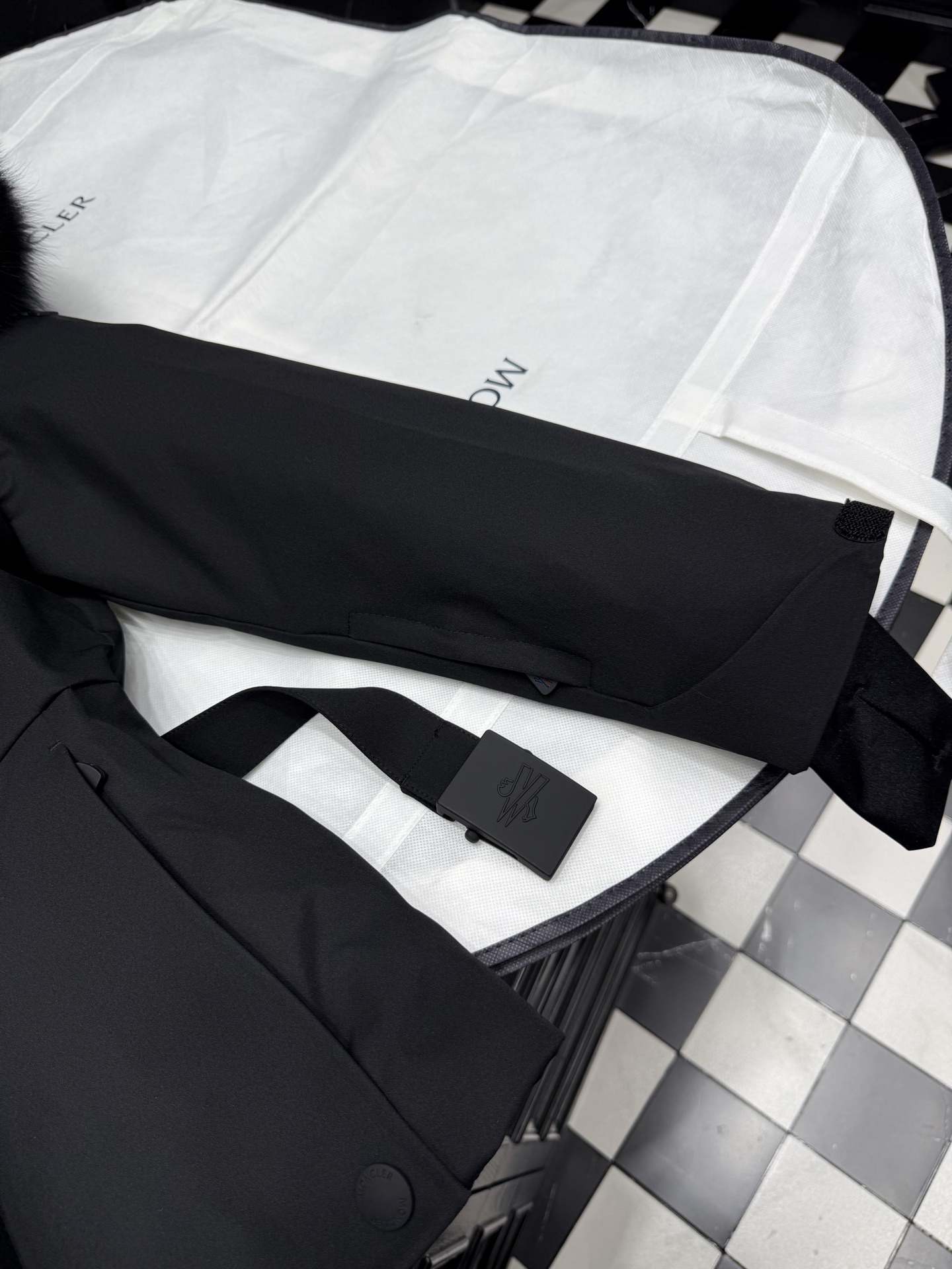 MONCLER Black Down Jacket with Fur Hood Belted Padded Ski Coat Outfit 4 i1758037494387 9008 0 3