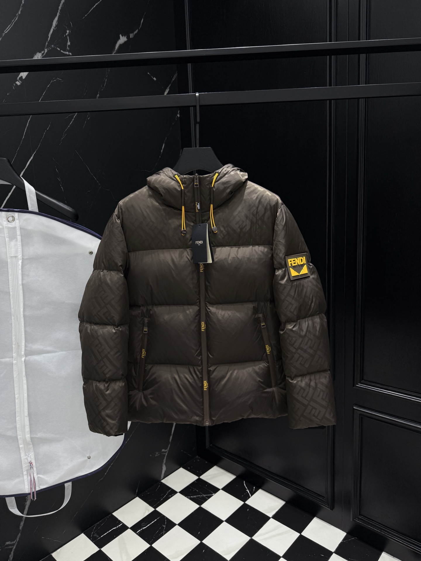 NO:623400,2025 new autumn and winter new original 1:1 customized hardware accessories are all imported and original customization. Welcome to compare at the counter. Absolutely high quality. Made of top-grade 95 white duck down. Super soft. Filled with fluffy and full feathers. Super heavy fabrics with perfect workmanship. Pay attention to the fabrics are super comfortable. Exclusive model. Non-market goods. Same size for men and women, M ~ XXXL,, alexander wang198609092025秋冬新款原版1:1订制五金配件全进口原版定制 欢迎专柜对比 绝对的高品质 采用顶级95白鸭绒 超柔软 充羽量蓬松饱满 超级重面料做工杠杠的版型完美 注意面料超舒服 独家款 非市场货 男女同款尺码M ～XXXL,,alexander wang,Men's clothing