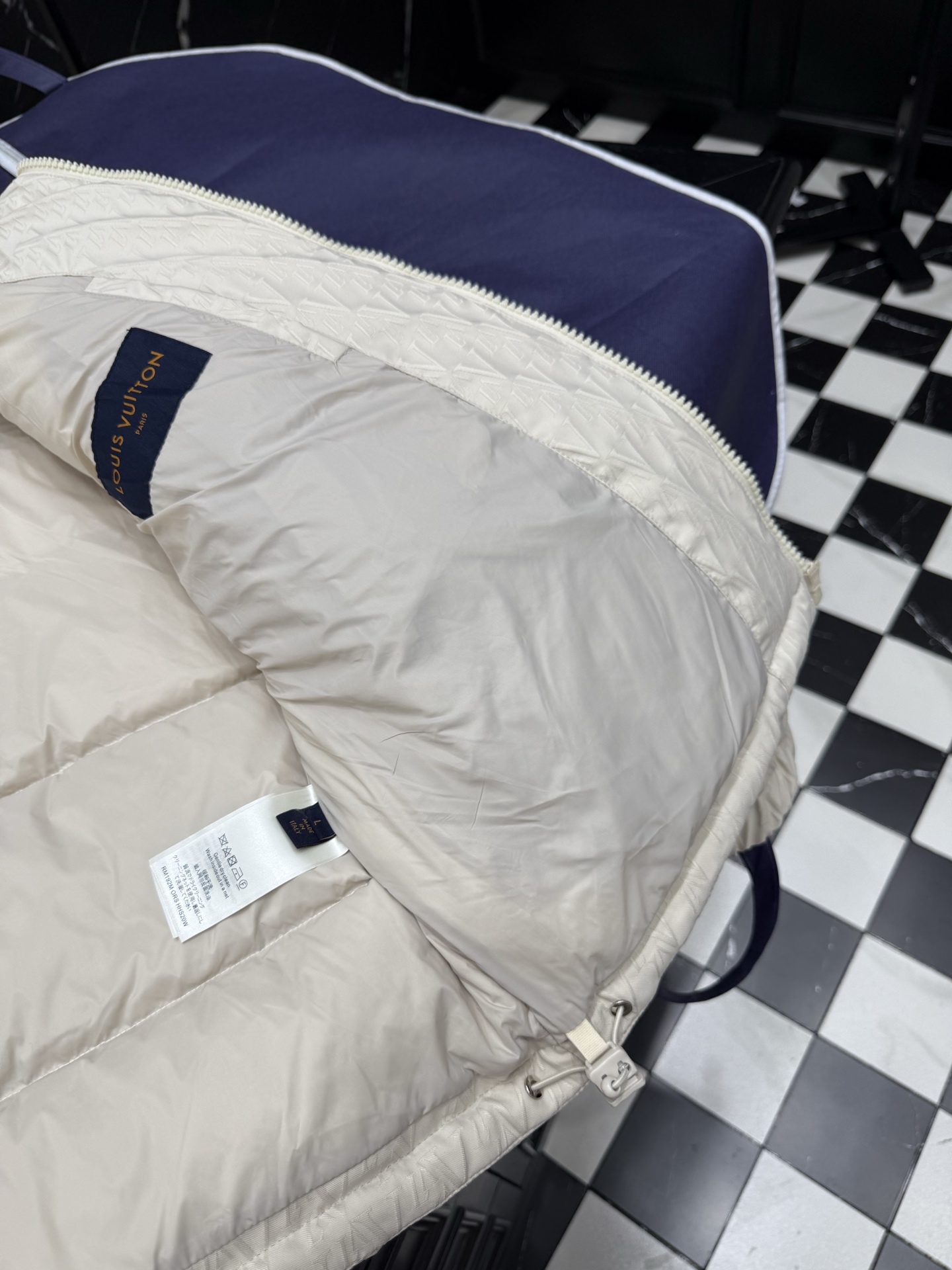 Louis Vuitton White Padded Down Jacket, Size M-XXL, Luxury Winter Coat 5 i1758900955382 3220 0 3
