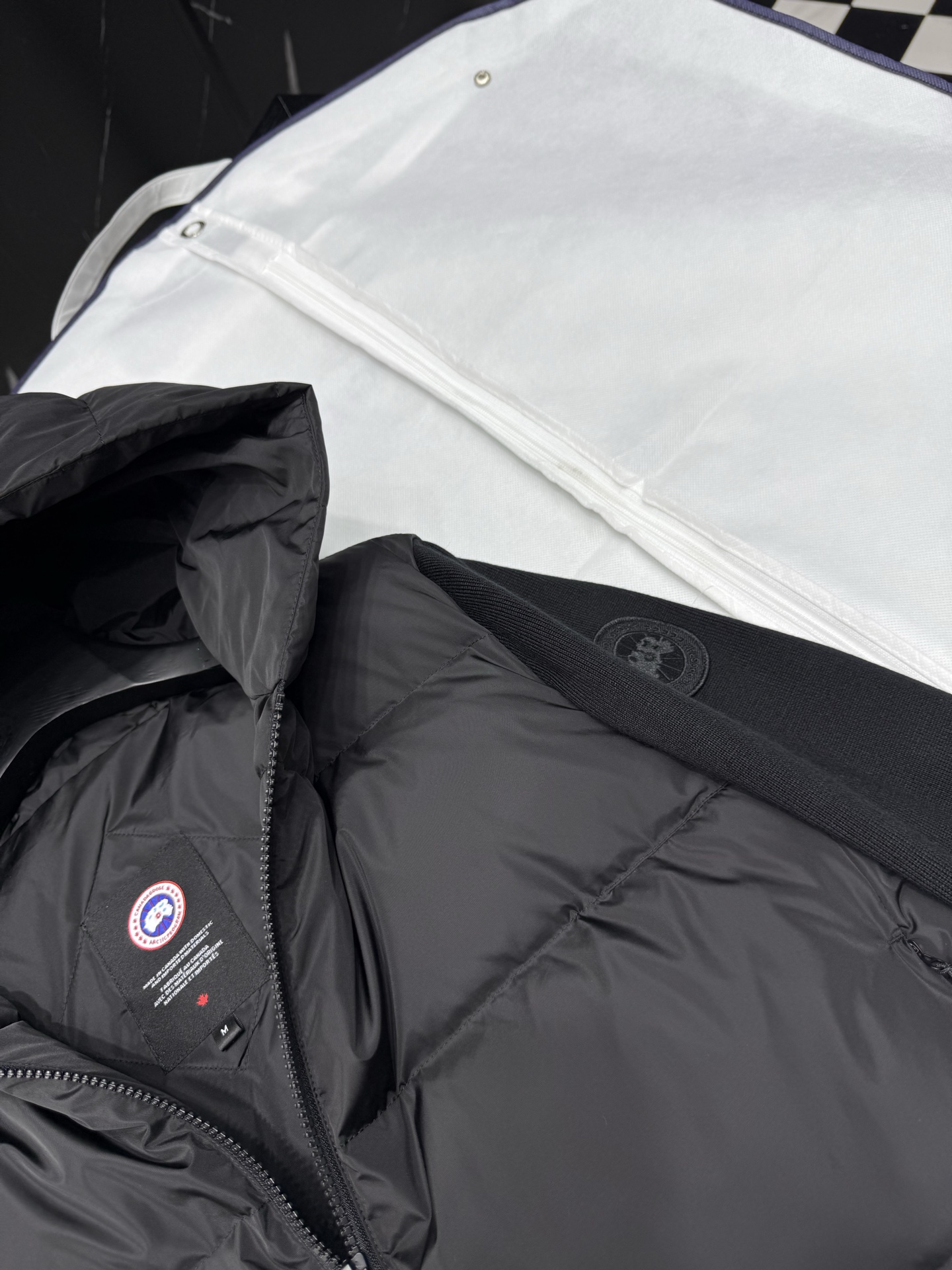 Canada Goose Black Cropped Down Jacket with Ribbed Knit Sleeves for Women 4 i1758985155562 477 0 2