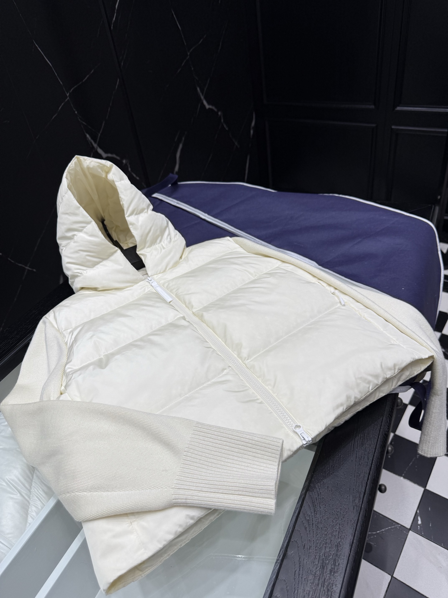 Moncler Women's Cropped Padded Wool Jacket - Stylish & Warm Outerwear 2 i1758985526142 7931 0 1
