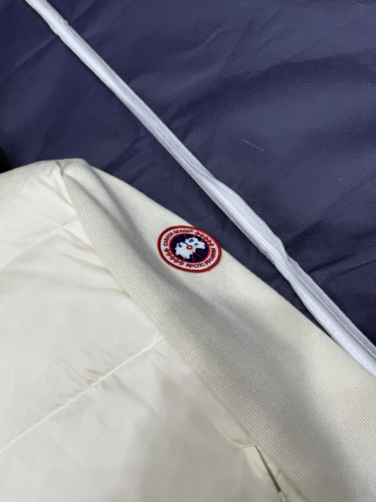 Moncler Women's Cropped Padded Wool Jacket - Stylish & Warm Outerwear 4 i1758985526195 7243 0 3