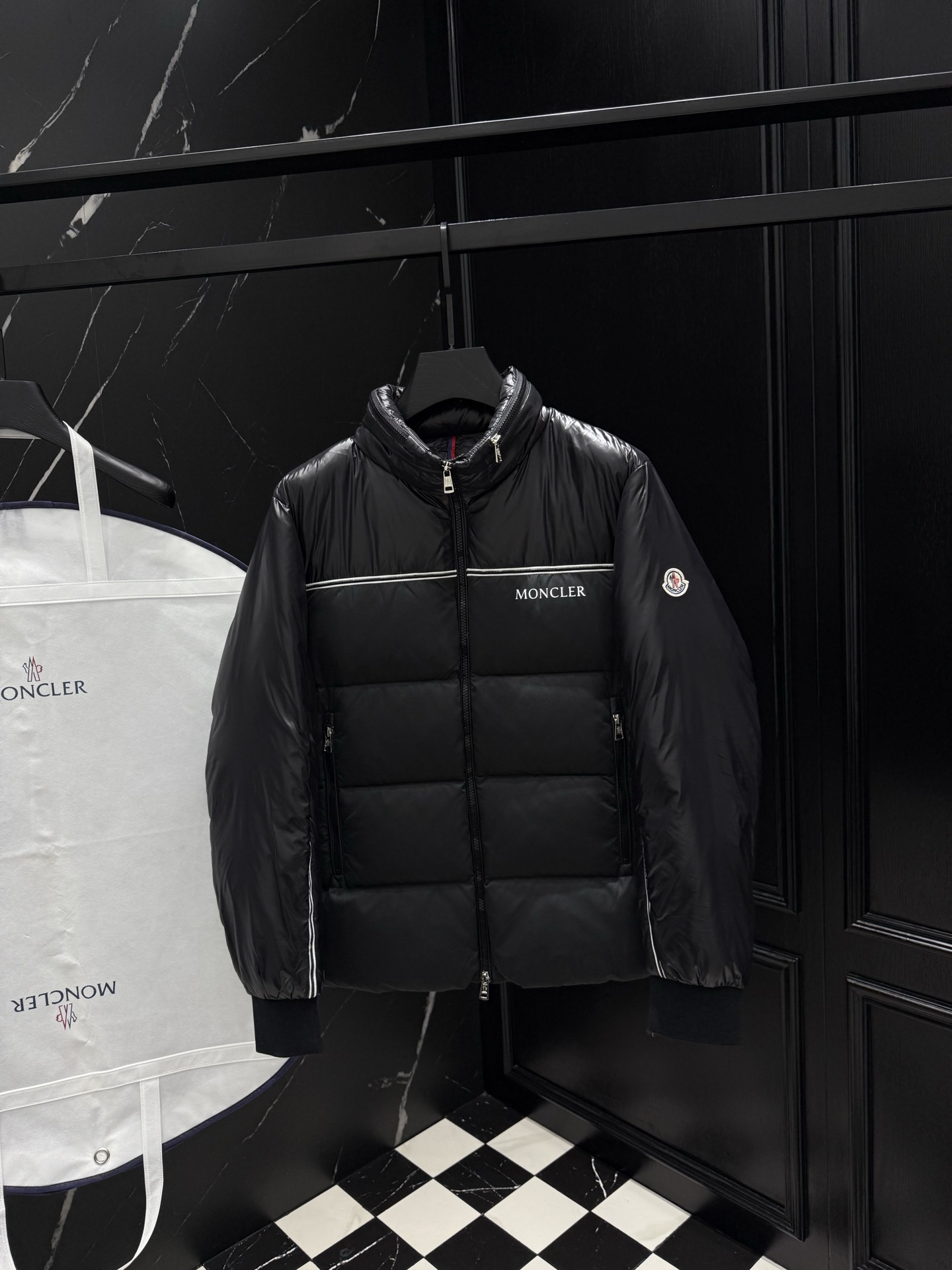 جاكيت رجالي Moncler MS53 P1534 أسود مُصمم حسب الطلب