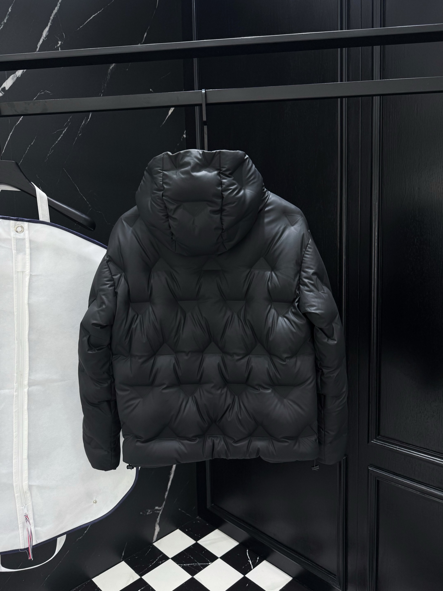 Prada 2025 Men's Black Padded Down Jacket - Ultra-Soft, Heavy-Duty, Unisex 8 i1759679028743 7899 0 6