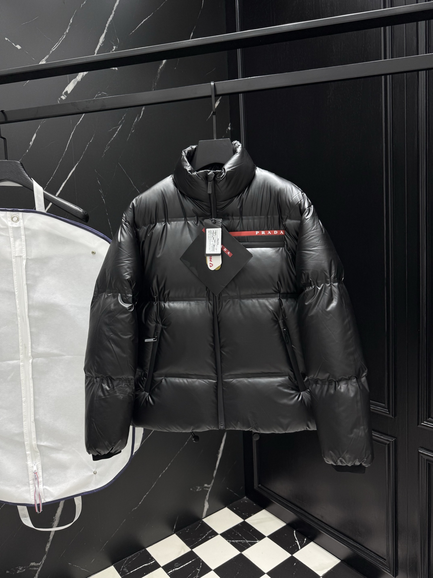 NO:628794,2025 new autumn and winter new original 1:1 customized hardware accessories are all imported and original customization. Welcome to compare at the counter. Absolutely high quality. Made of top-grade 95 white duck down. Super soft. Filled with fluffy and full feathers. Super heavy fabrics with perfect workmanship. Pay attention to the fabrics are super comfortable. Exclusive model. Non-market goods. Same sizes for men and women, S ~ XXL,, alexander wang198609092025秋冬新款原版1:1订制五金配件全进口原版定制 欢迎专柜对比 绝对的高品质 采用顶级95白鸭绒 超柔软 充羽量蓬松饱满 超级重面料做工杠杠的版型完美 注意面料超舒服 独家款 非市场货 男女同款尺码S ～XXL,,alexander wang,Men's clothing