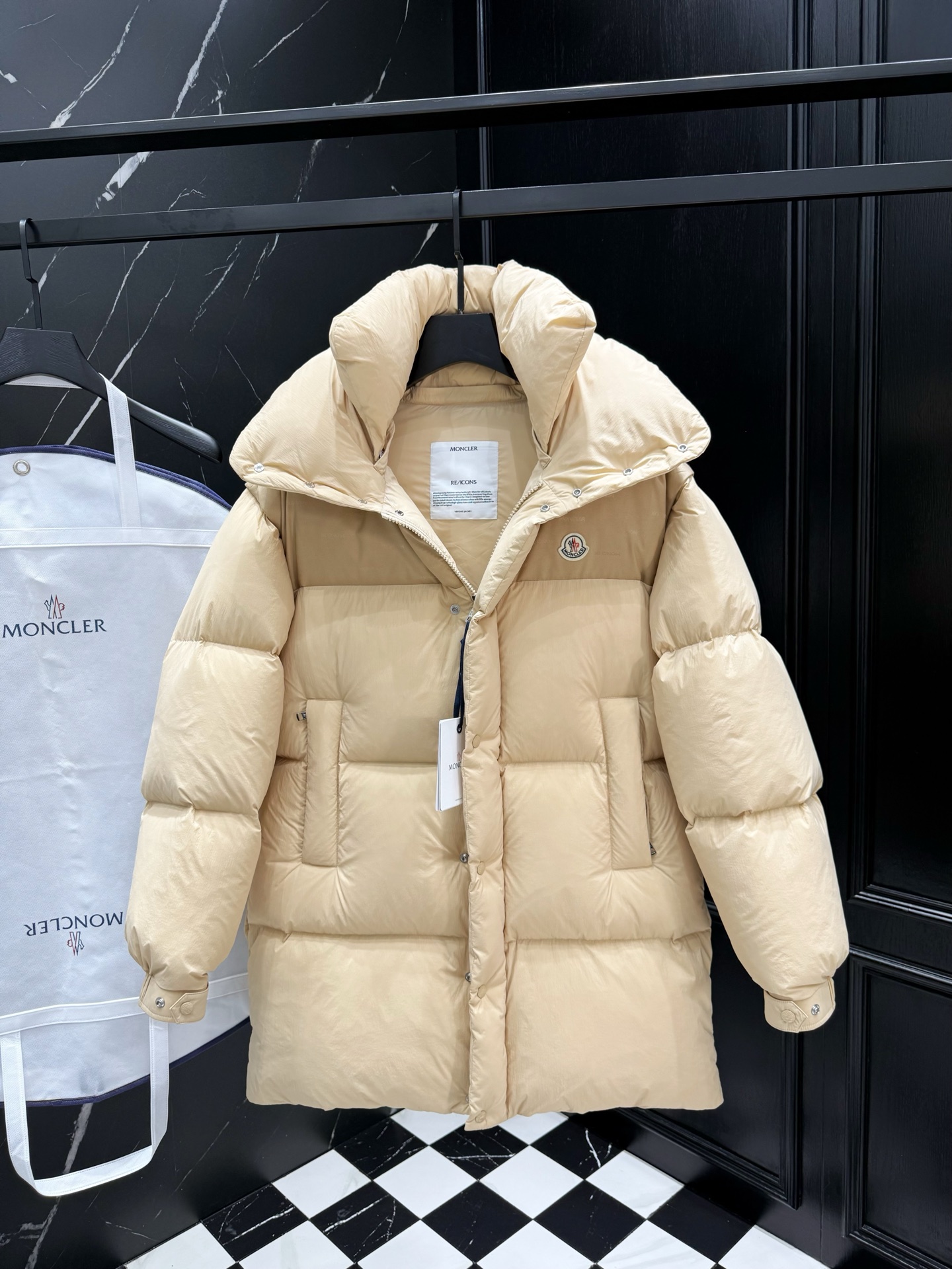 2025秋冬新款🆕（可拆卸马甲羽绒服）原版1:1订制五金配件全进口原版定制 欢迎专柜对比 绝对的高品质 