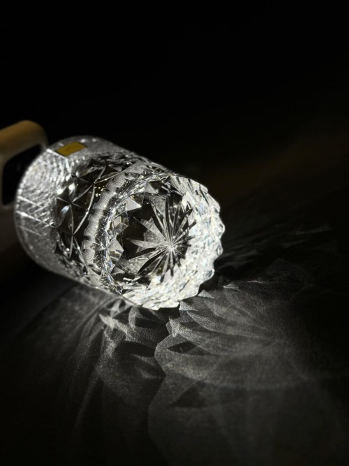 Elegant Crystal Glass for Home Decor, Sparkling Design for Water, Juice, and Wine