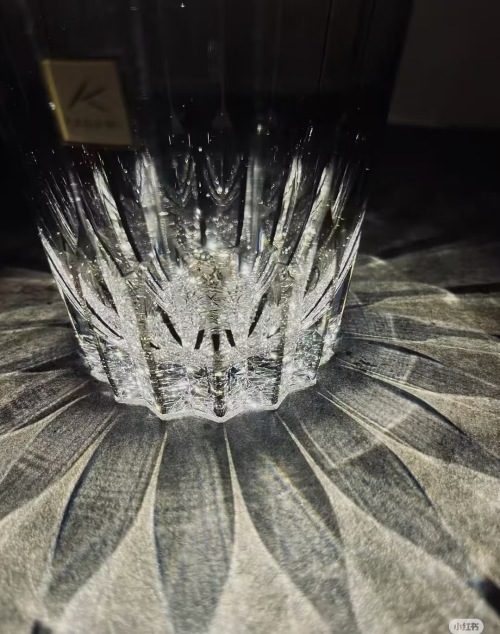Edo Kiriko Crystal Tumbler - Hand-Cut Japanese Glass, Exquisite Craftsmanship 1 Edo Kiriko Crystal Tumbler - Hand-Cut Japanese Glass, Exquisite Craftsmanship