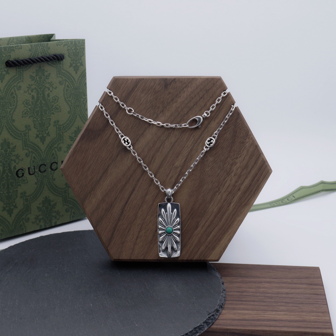 NO:106830,[Top original] Gucci Retro floral turquoise tag necklace - Top replica version - Exclusive real shot - Precision quality with original steel stamp coded lettering - Full set of counter packaging (tool bag, dust bag, counter gift box, ribbon, warranty card), fine jewelry, gucci, gucci, necklace19860909【顶级原版】 Gucci 古驰 复古花卉绿松石吊牌项链 - 顶级复刻版本 - 独家实拍 - 对版对标品质 带原版钢印编码刻字 - 专柜全套包装（手提袋、防尘袋、专柜礼盒、丝带、保修卡）,饰品精品,gucci,gucci,necklace,Jewelry