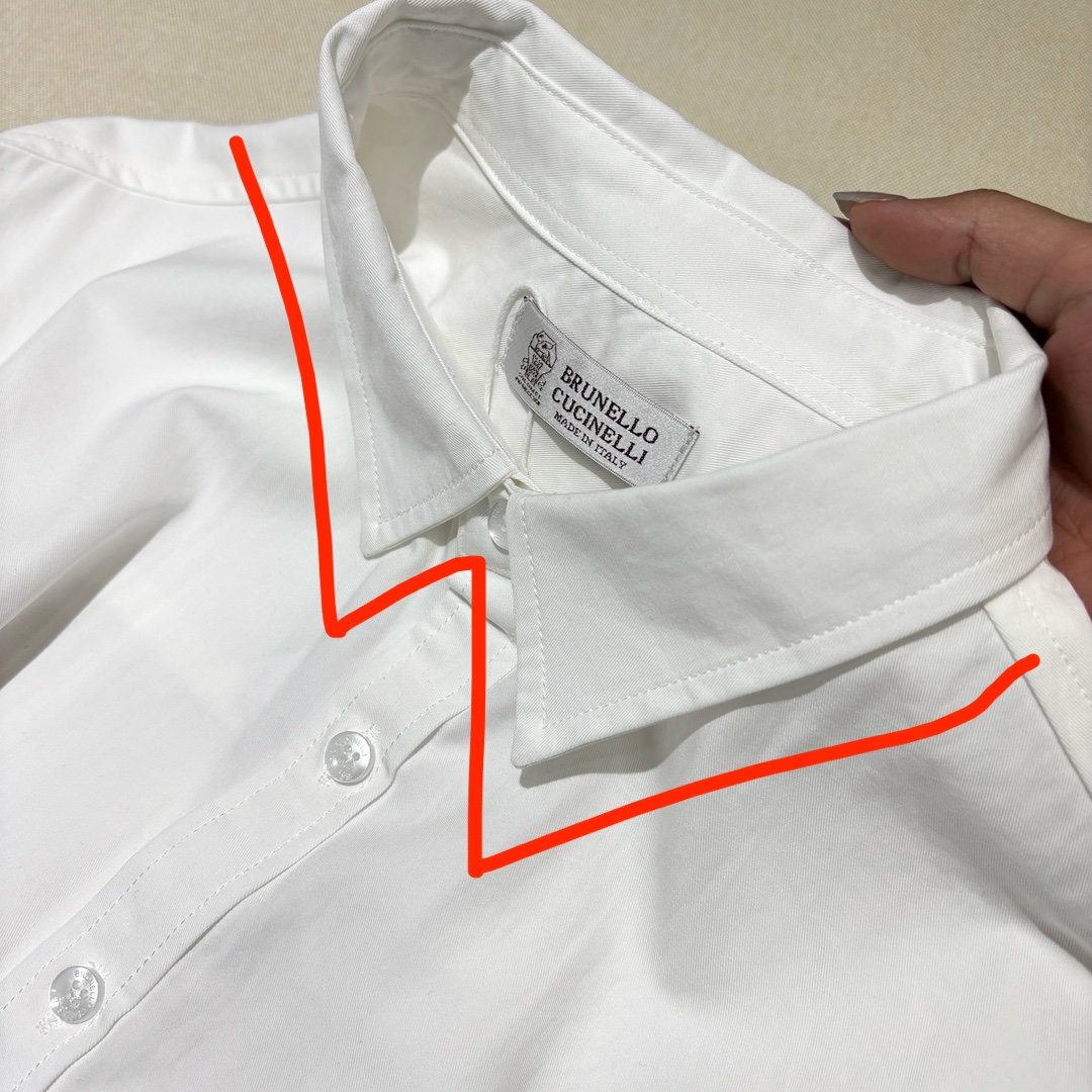 NO:523485,This is a product that is urgently needed!  A must-have for commuters!  !  !  Classic polo collar!  The material is good!  The shoulder cut of this outfit can improve your sloping shoulders!  Look carefully!  !  !  !  Very fashionable!  Younger version!  !  Don't pick on age!  !  Don't be picky about gender!  !  ,alexander wang19860909这种属于刚需产品！ 通勤人必备！！！ 经典的polo领！料子是顶顶的好！ 这件衣服的肩部裁剪可以改善你的溜肩窄肩！ 细看！！！！ 很洋气的！年轻版的！！不挑年龄！！不挑性别！！,,alexander wang,Men's clothing