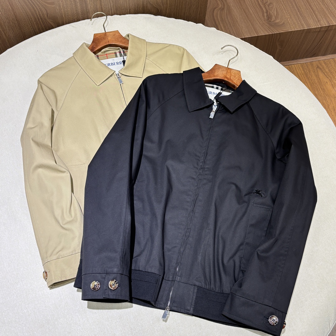 NO:523460,Let’s take a look at our model first!  !  This jacket is selected for imported Gabadian twill cotton!  The clear texture of the fabric is like a unique mark left by time~ Every line seems to tell a fashion story!  Two colors available, Jackets & coats,alexander wang19860909先来看看咱家这款吧！！ 该夹克甄选客供进口嘎巴甸斜纹棉布！ 面料清晰的纹理、 如同岁月留下的独特印记～ 每一道线条都仿佛在诉说着时尚的故事！ 两色可选,,jackets & coats,alexander wang,Men's clothing