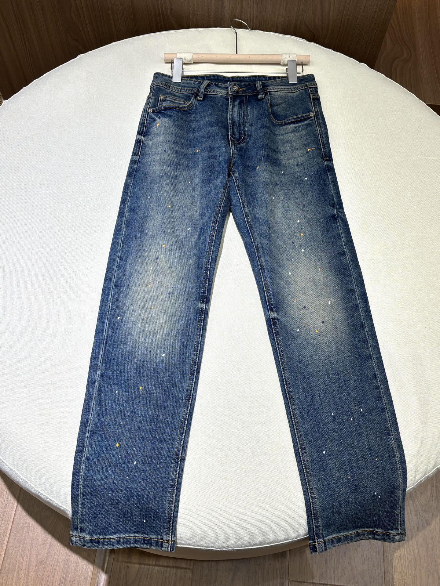 NO:523480,Retro players must enter!  Washed old jeans Who hasn't put retro DNA on your body yet!  Customer-supplied denim cotton fabric~ So soft as if it was hugged by a cloud, elasticity is online!  I don’t have any restrictions when walking and running~ I feel so comfortable that I want to weld it on my legs!  !  , jeans,alexander wang19860909复古玩家必入！水洗做旧牛仔裤 谁还没把复古 DNA 穿身上！ 客供丹宁棉面料～ 软到像被云朵抱 弹力在线！ 走路跑步都没束缚～ 舒服到想焊在腿上！！,,jeans,alexander wang,Men's clothing