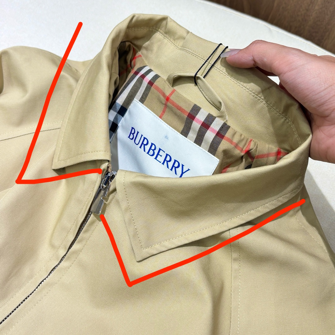 NO:523466,Harrington lapel jacket style!  !  Inheriting the essence of traditional Harrington jackets~ Incorporating modern fashion elements!  The design of the lapel is simple and elegant, which not only can modify the face shape, but also has characteristics when standing up~ The brand logo inside also plays a role in embellishment!  !  It can also show a capable temperament!  !  !  ,,jackets & coats,alexander wang19860909哈灵顿翻领夹克版型！！ 继承了传统哈灵顿夹克的精髓～ 又融入了现代时尚的元素！ 翻领的设计简洁大方, 既能够修饰脸型, 翻领立起来也很有特点呀～ 内里这个品牌大标也起到了点缀的作用！！ 又能展现出一种干练的气质！！！,,jackets & coats,alexander wang,Men's clothing