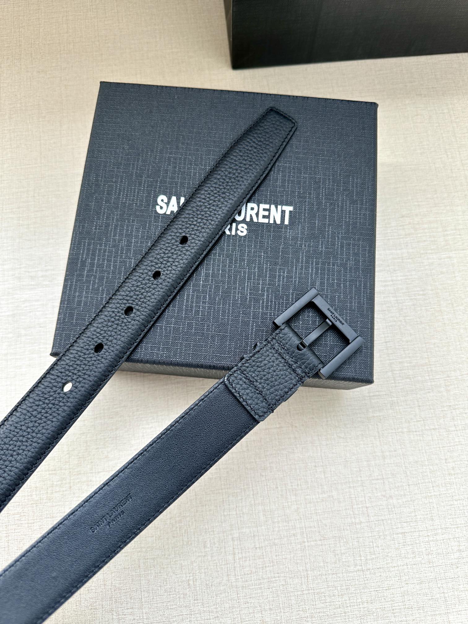  宽度3.0cm SAINT LAURENT圣罗兰YSL Monogram 荔枝纹压印皮革方扣窄腰带黑色