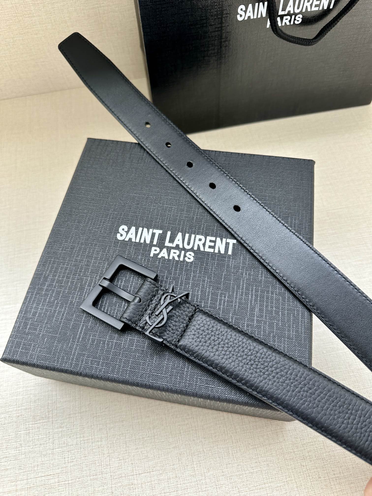  宽度3.0cm SAINT LAURENT圣罗兰YSL Monogram 荔枝纹压印皮革方扣窄腰带黑色