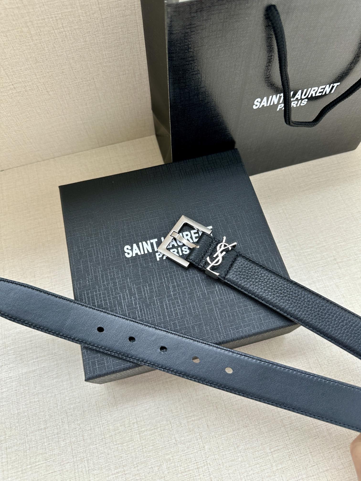  宽度3.0cm SAINT LAURENT圣罗兰YSL Monogram 荔枝纹压印皮革方扣窄腰带黑色