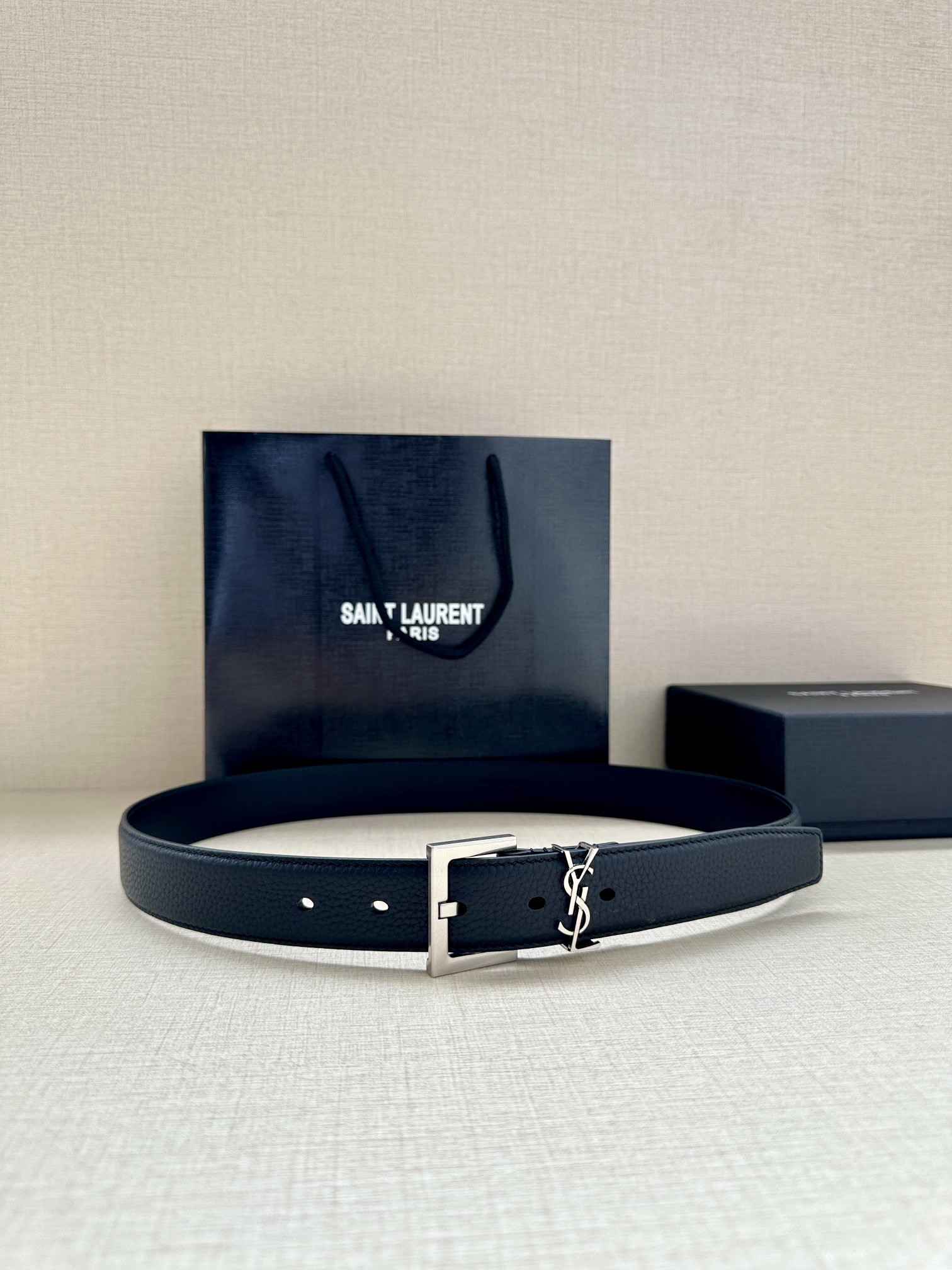  宽度3.0cm SAINT LAURENT圣罗兰YSL Monogram 荔枝纹压印皮革方扣窄腰带黑色