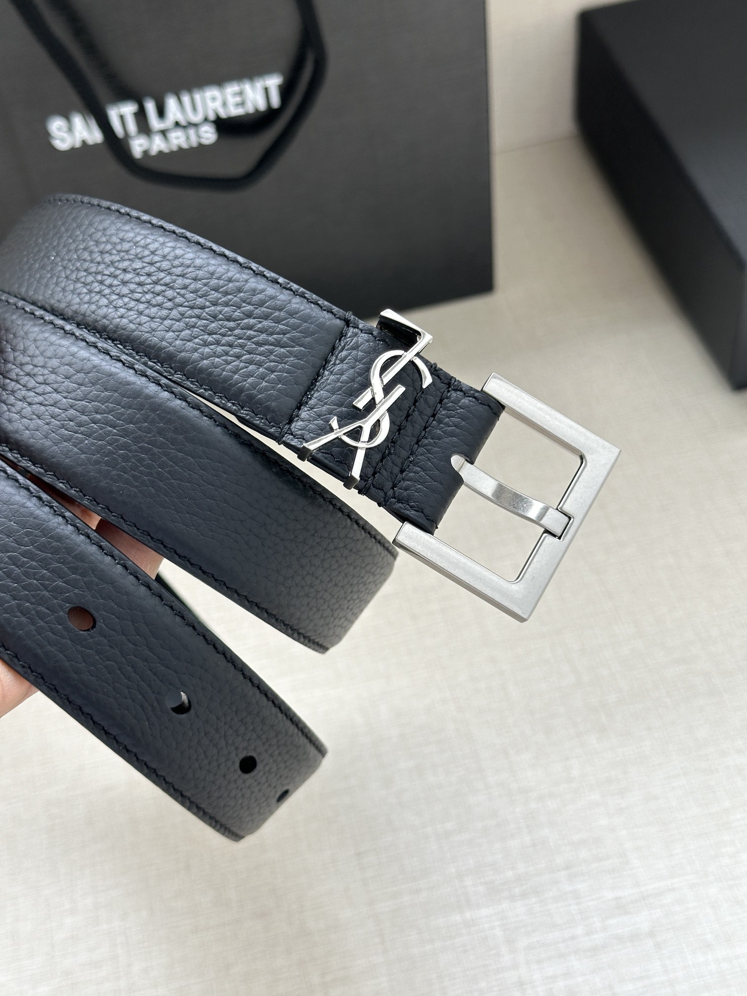  宽度3.0cm SAINT LAURENT圣罗兰YSL Monogram 荔枝纹压印皮革方扣窄腰带黑色