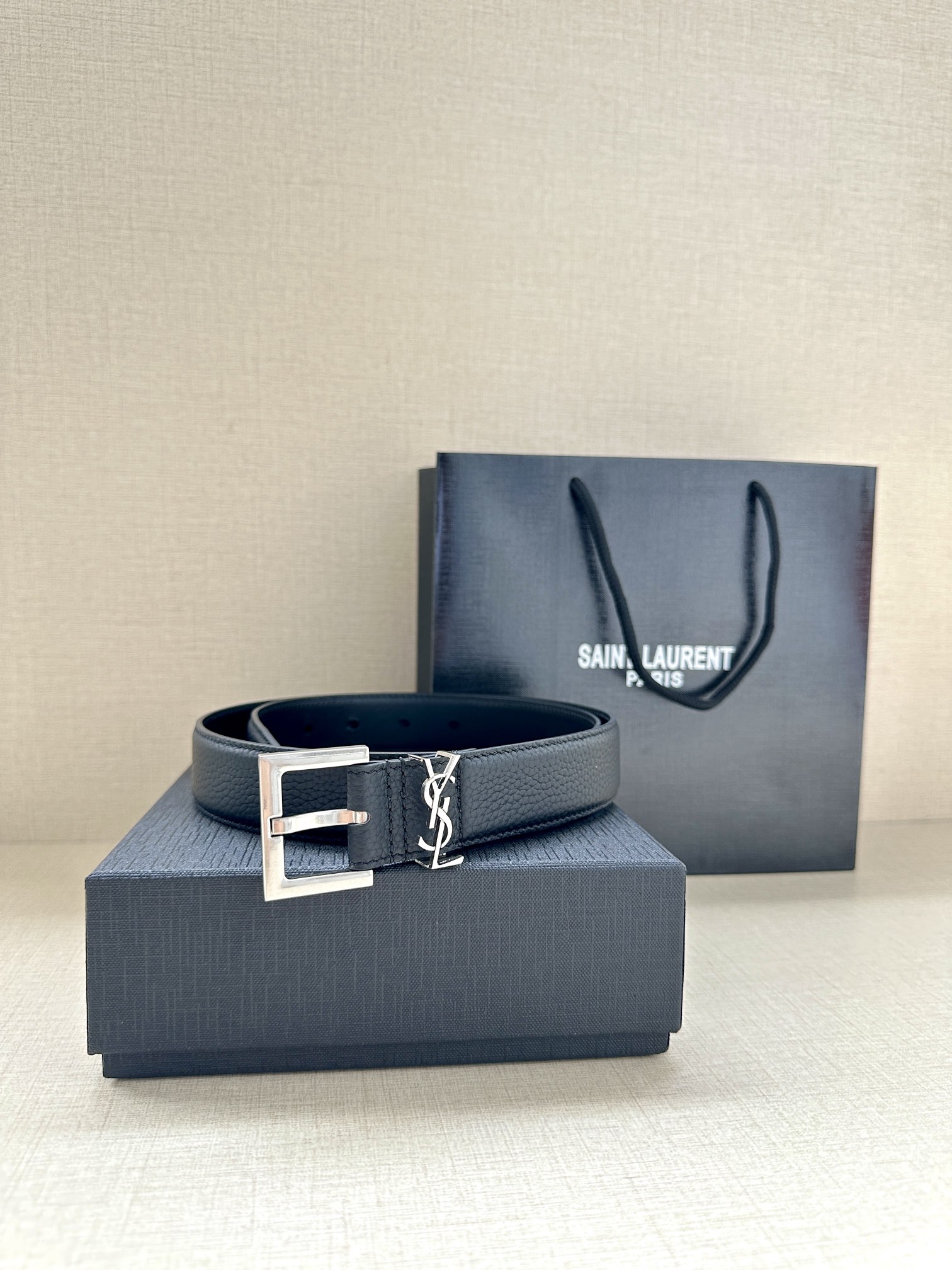  宽度3.0cm SAINT LAURENT圣罗兰YSL Monogram 荔枝纹压印皮革方扣窄腰带黑色