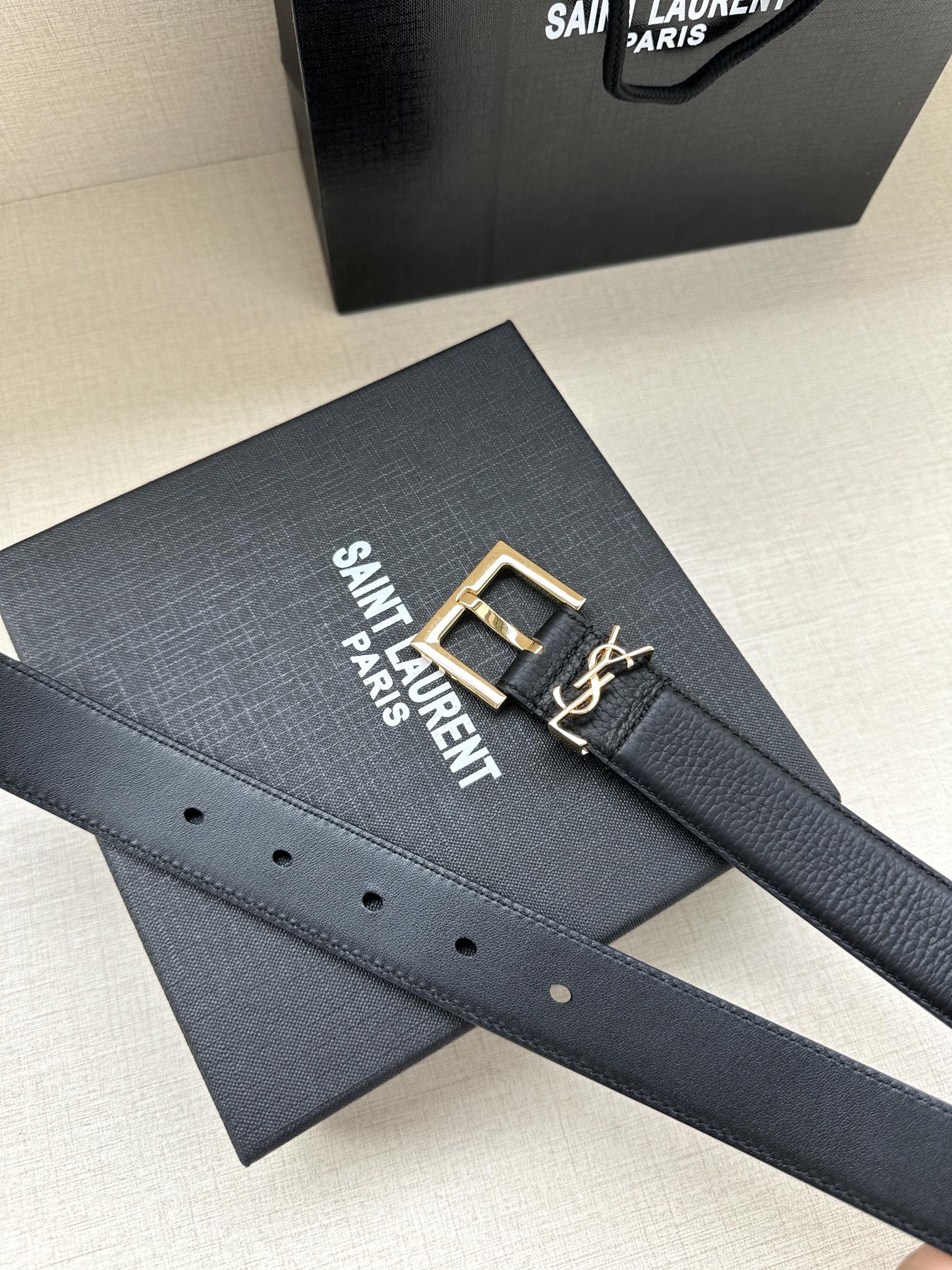  宽度3.0cm SAINT LAURENT圣罗兰YSL Monogram 荔枝纹压印皮革方扣窄腰带黑色