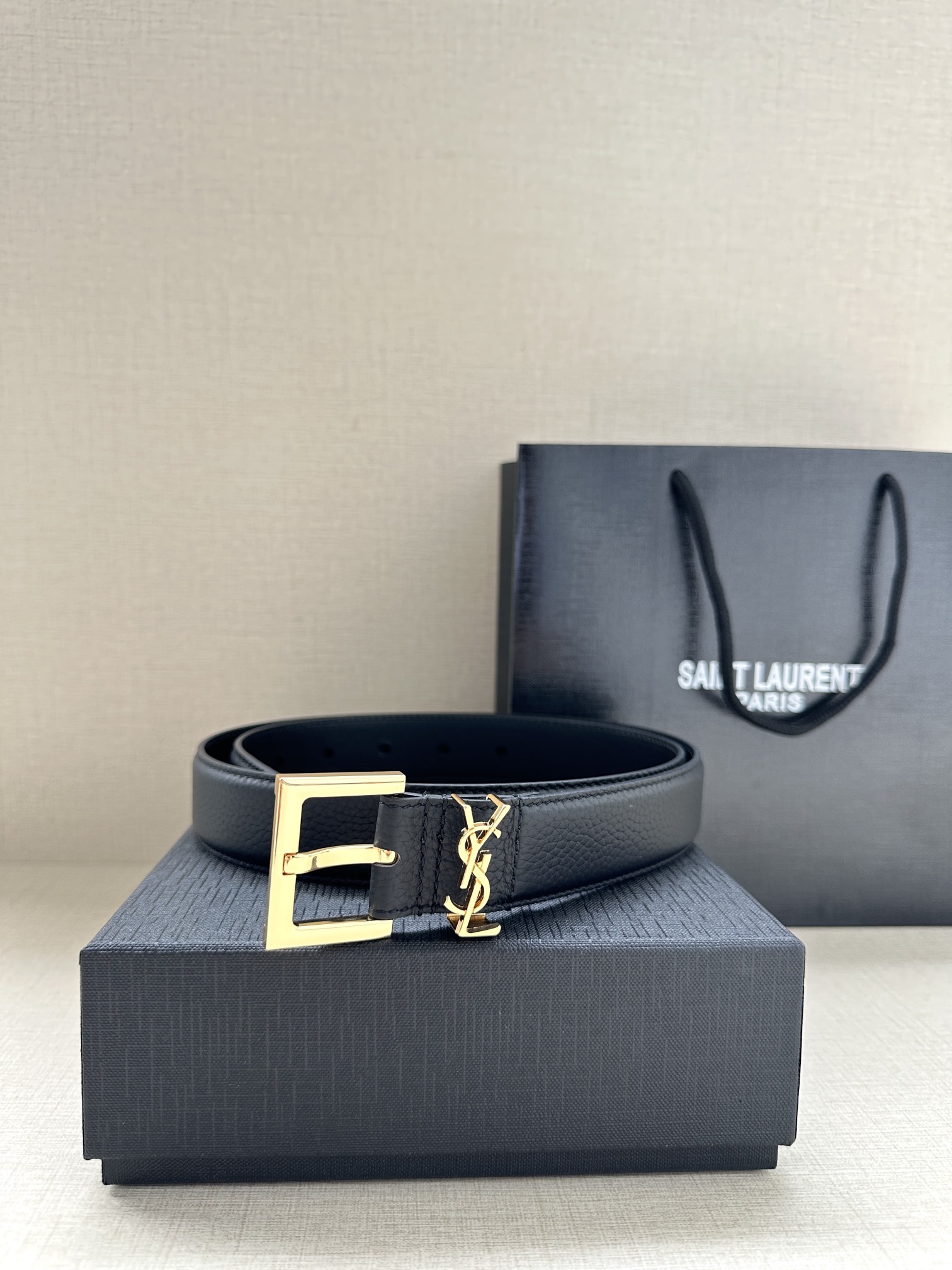  宽度3.0cm SAINT LAURENT圣罗兰YSL Monogram 荔枝纹压印皮革方扣窄腰带黑色