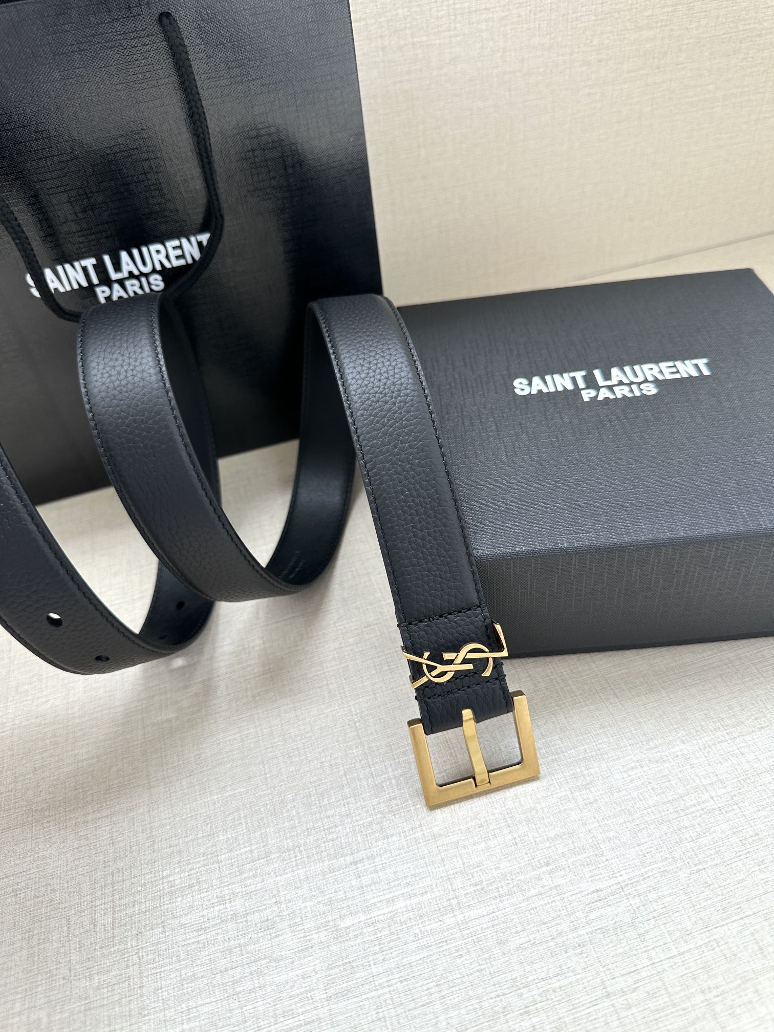  宽度3.0cm SAINT LAURENT圣罗兰YSL Monogram 荔枝纹压印皮革方扣窄腰带黑色