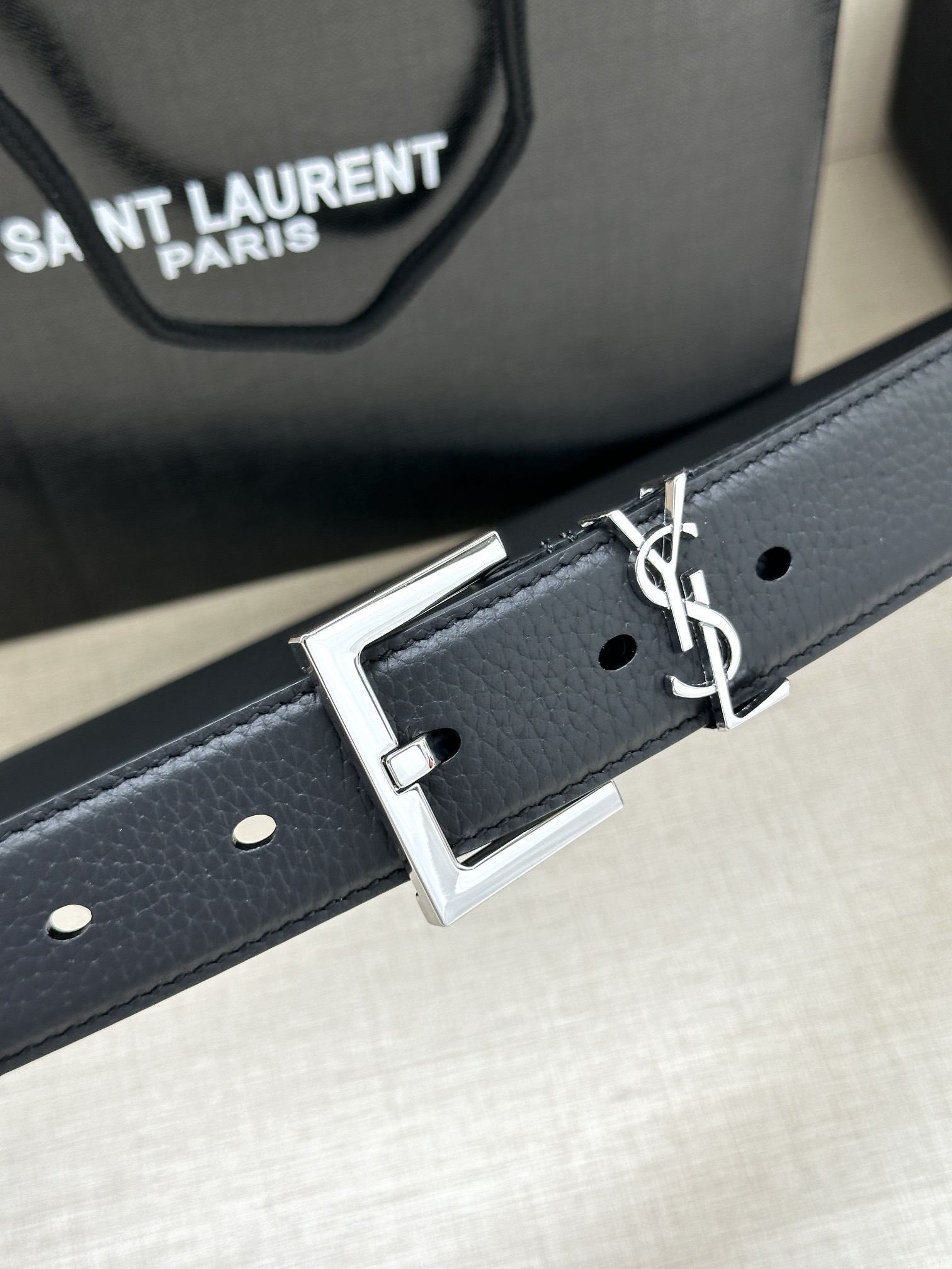  宽度3.0cm SAINT LAURENT圣罗兰YSL Monogram 荔枝纹压印皮革方扣窄腰带黑色