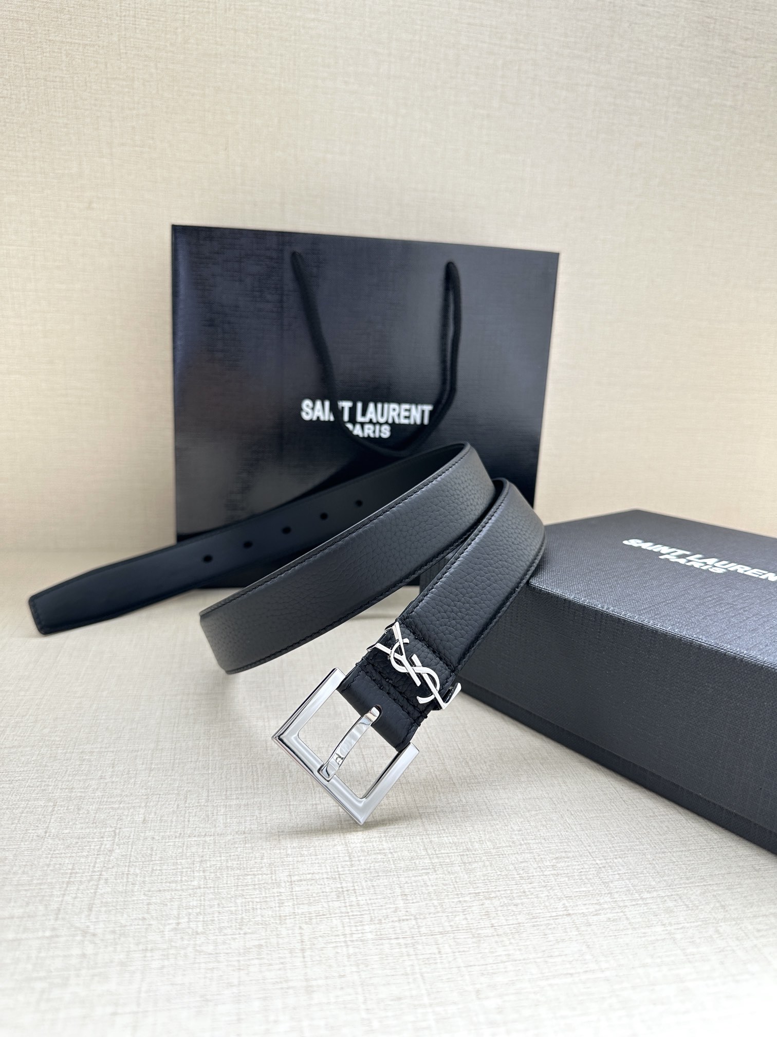  宽度3.0cm SAINT LAURENT圣罗兰YSL Monogram 荔枝纹压印皮革方扣窄腰带黑色