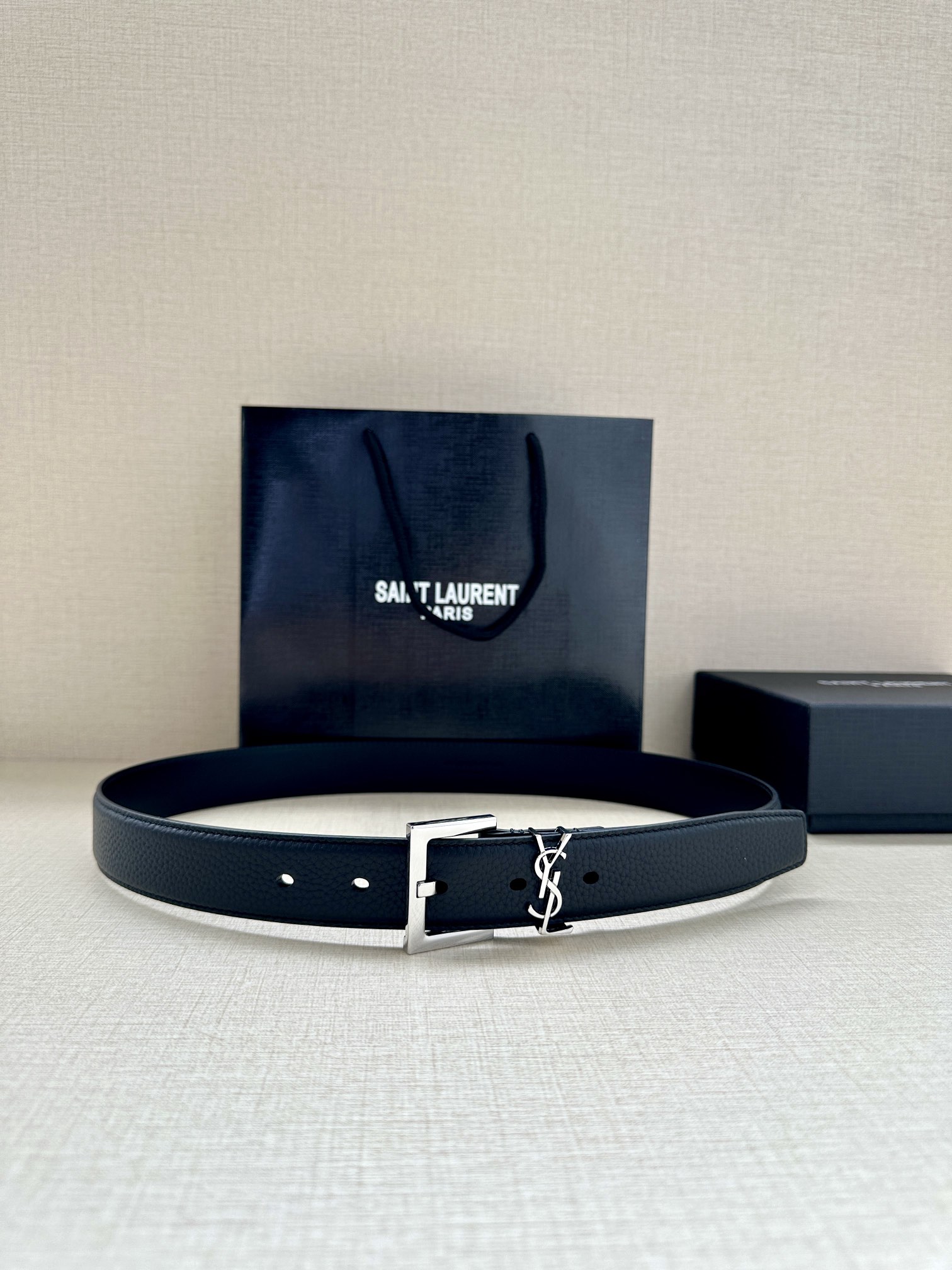  宽度3.0cm SAINT LAURENT圣罗兰YSL Monogram 荔枝纹压印皮革方扣窄腰带黑色