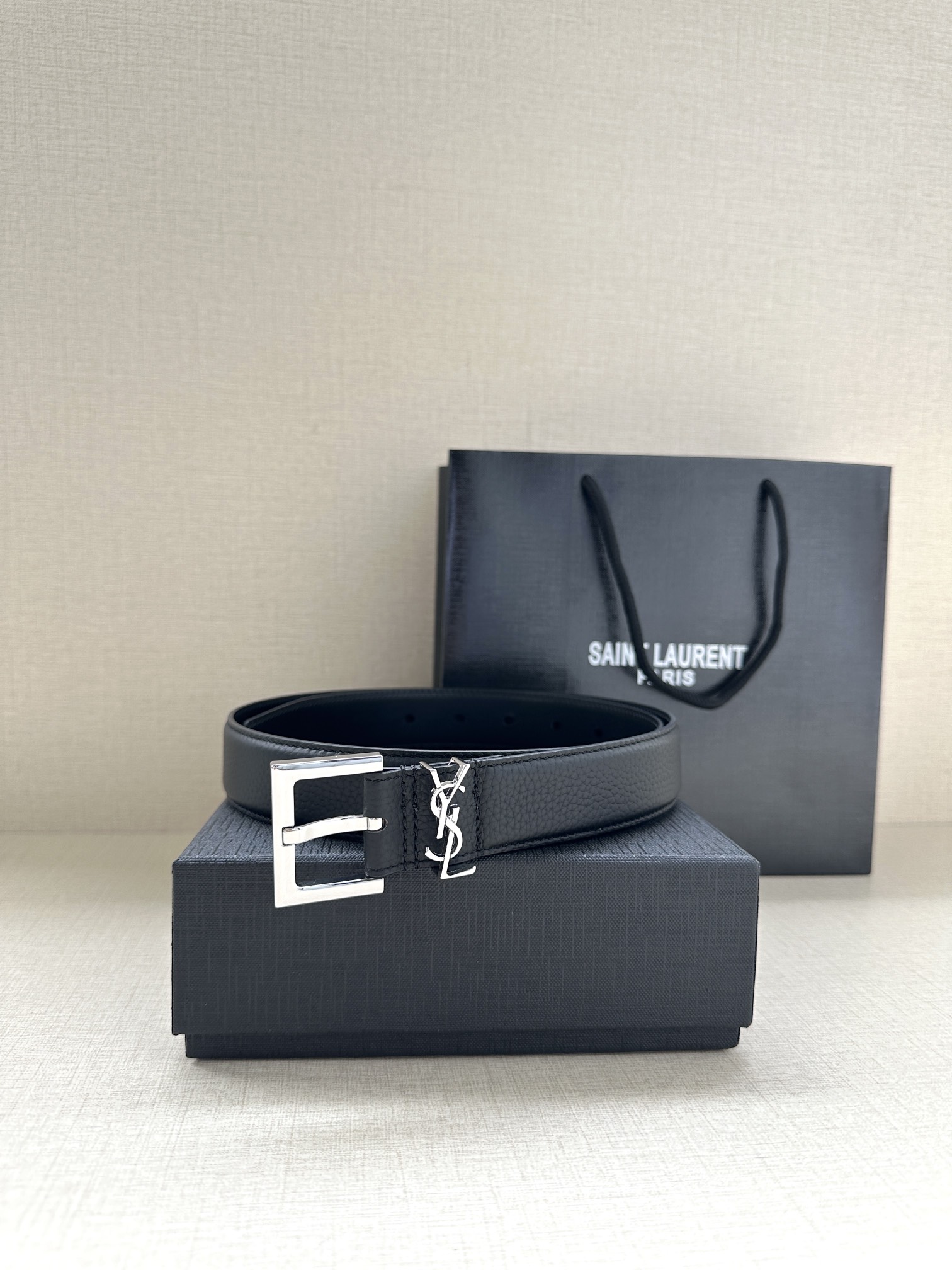  宽度3.0cm SAINT LAURENT圣罗兰YSL Monogram 荔枝纹压印皮革方扣窄腰带黑色
