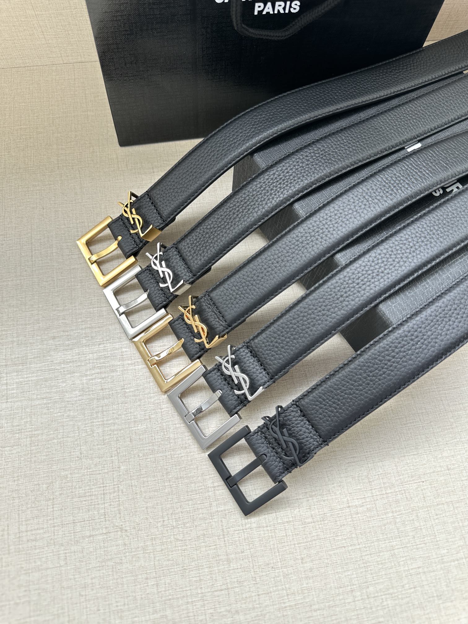 宽度3.0cm SAINT LAURENT圣罗兰YSL Monogram 荔枝纹压印皮革方扣窄腰带黑色
