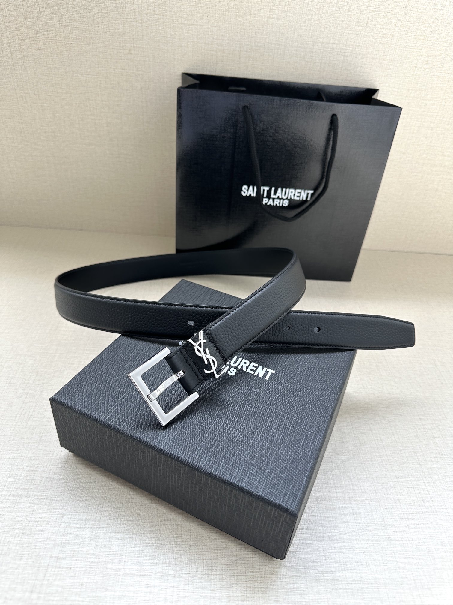  宽度3.0cm SAINT LAURENT圣罗兰YSL Monogram 荔枝纹压印皮革方扣窄腰带黑色