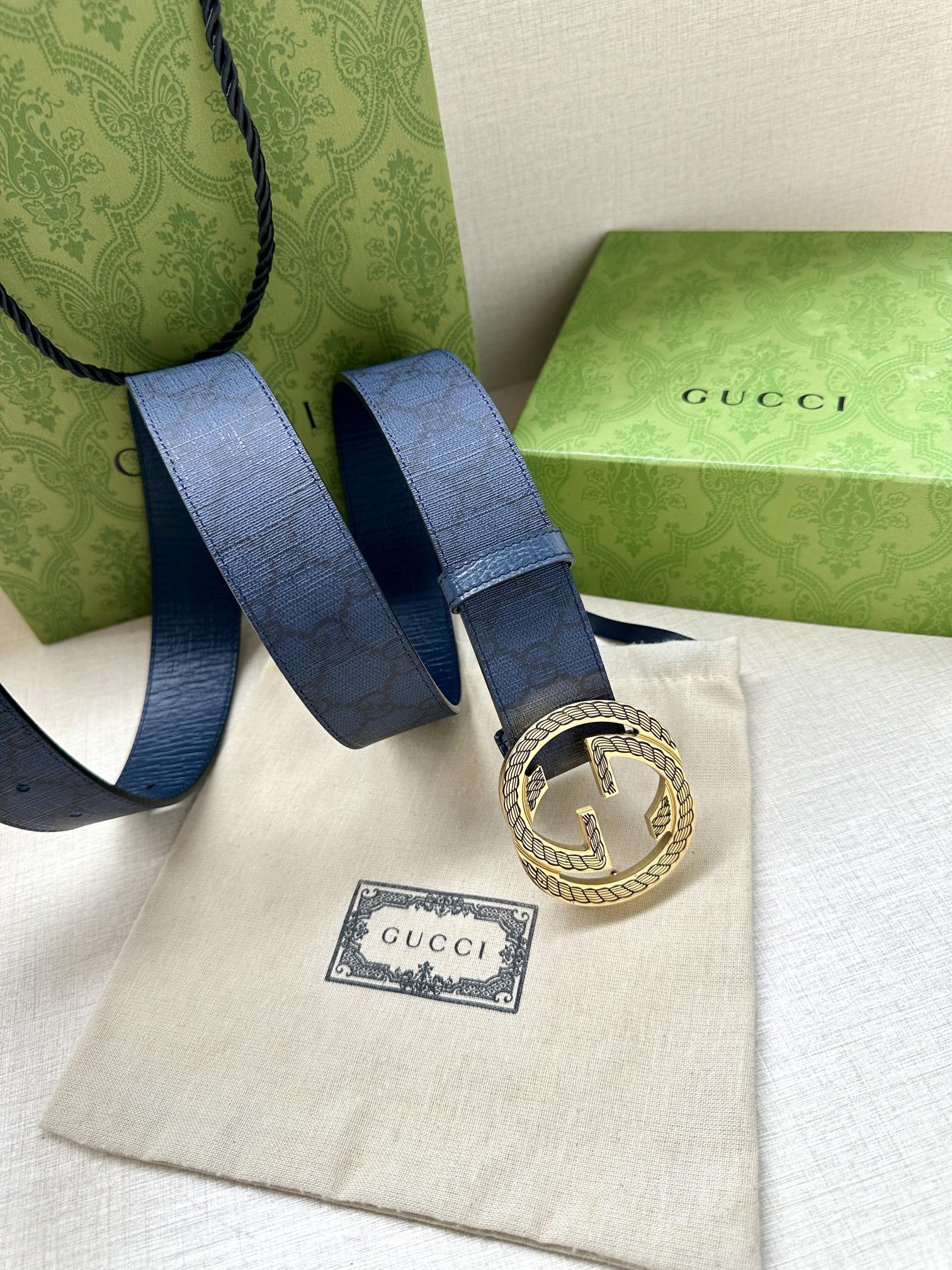 宽度3.8cm GUCCI 这款双面腰带巧妙融合GG Supreme帆布与头层品牌纹理材质