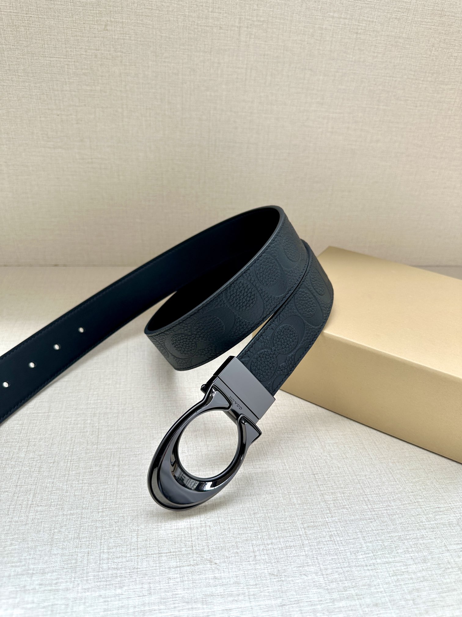 Fine-Grade Double Belt by COACH: Classic Plaque and Leather Material Combination - 图片 5