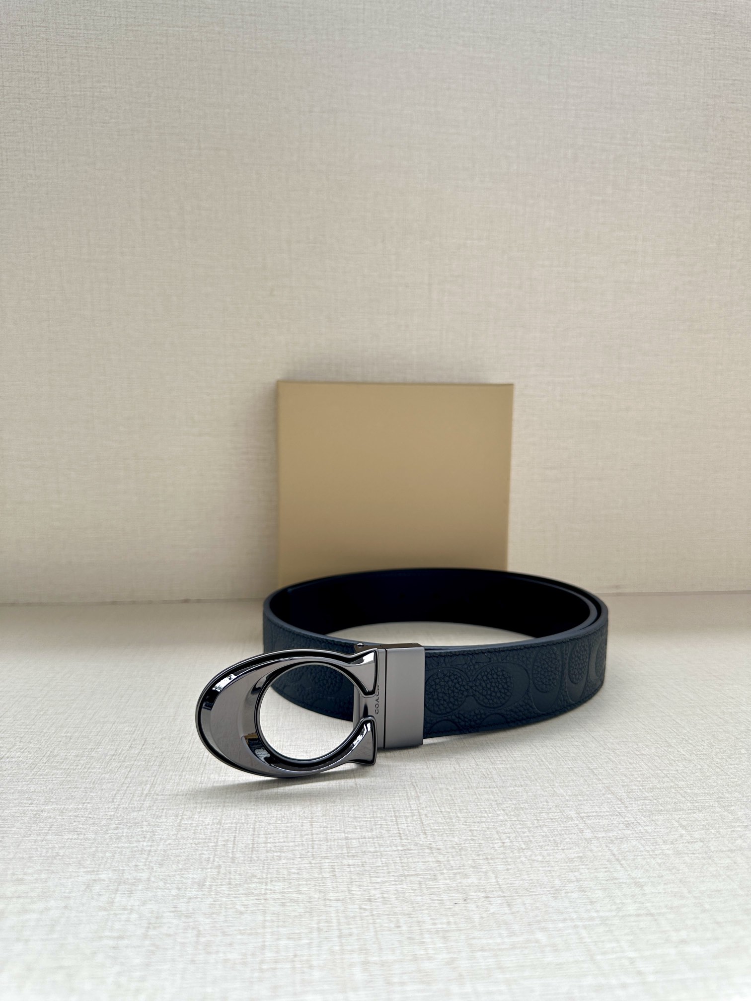 Fine-Grade Double Belt by COACH: Classic Plaque and Leather Material Combination - 图片 3