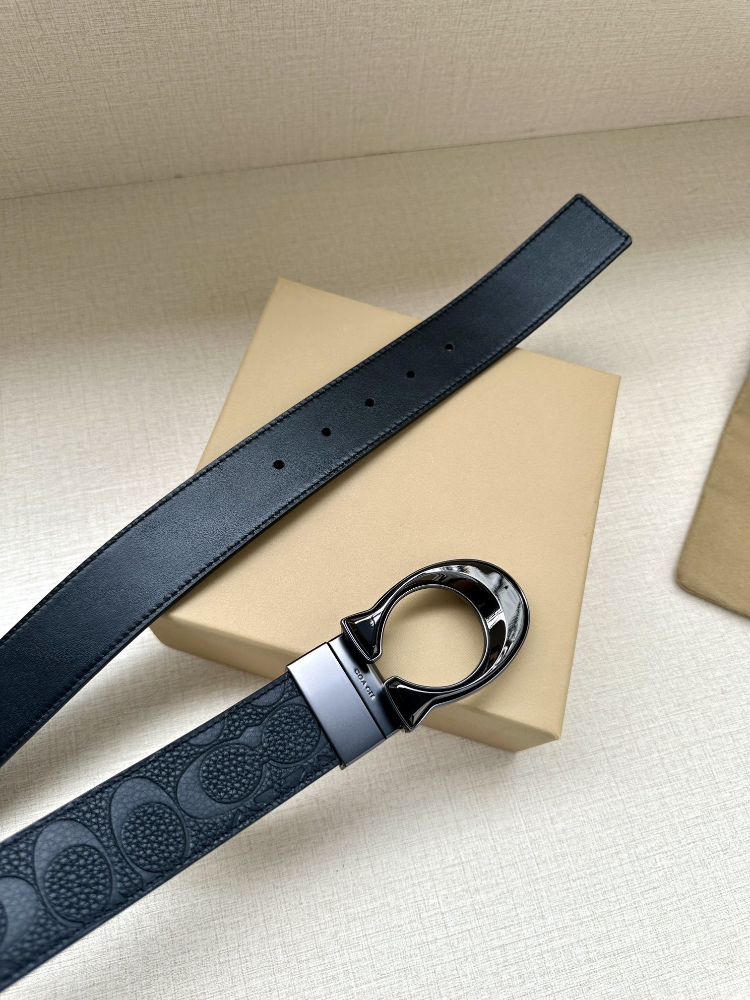 Fine-Grade Double Belt by COACH: Classic Plaque and Leather Material Combination - 图片 6