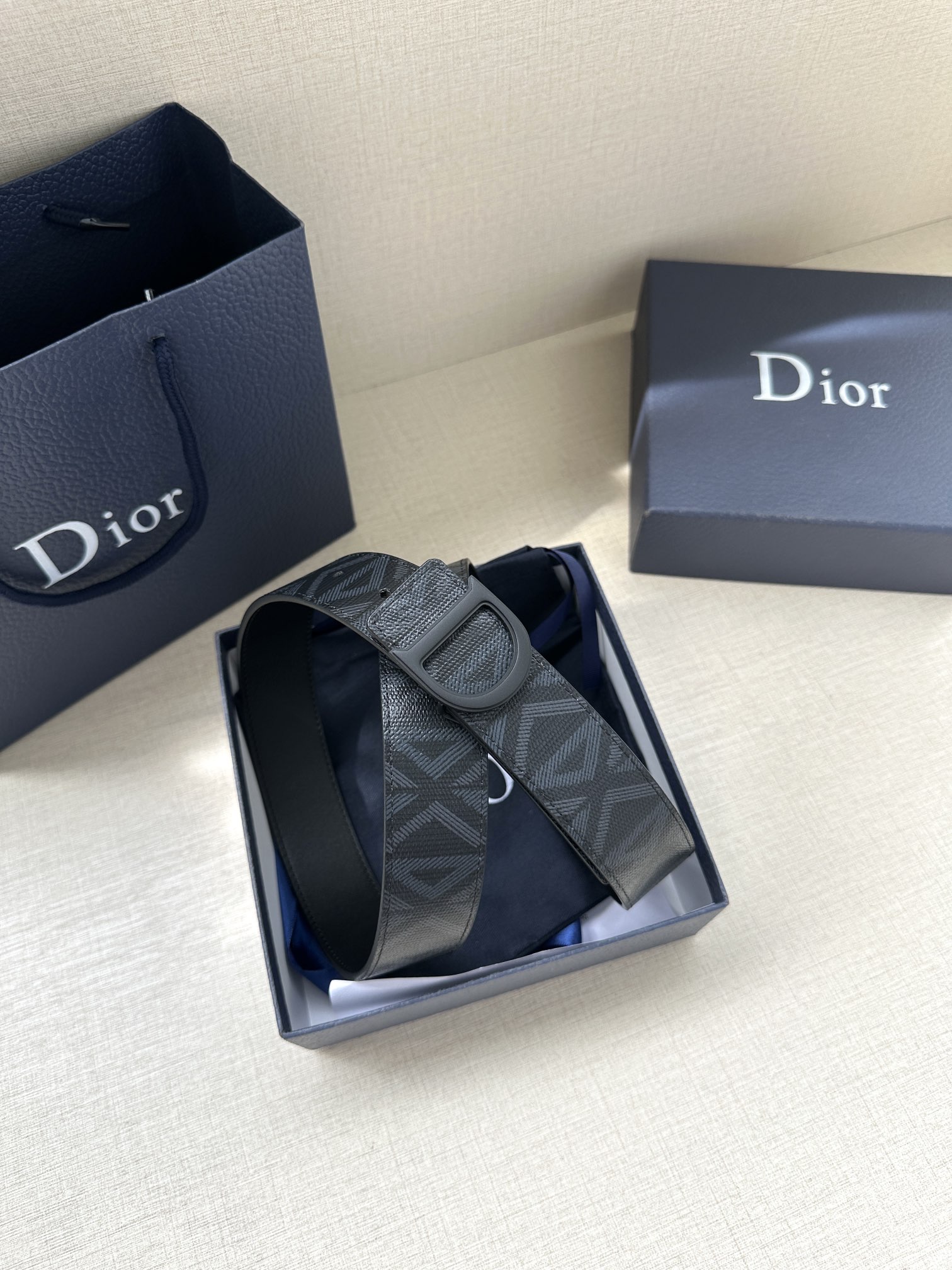 宽度3.5cm 这款 35 毫米双面腰带结合典雅气质与摩登风范-Chinese UA Cheap High Quatity Brand Clothes Bags handbags Sneakers wholesale wholesaler seller from China Factory suppliers Fashion Clothing Shoes best Quality Beautiful Price 宽度3.5cm 这款 35 毫米双面腰带结合典雅气质与摩登风范