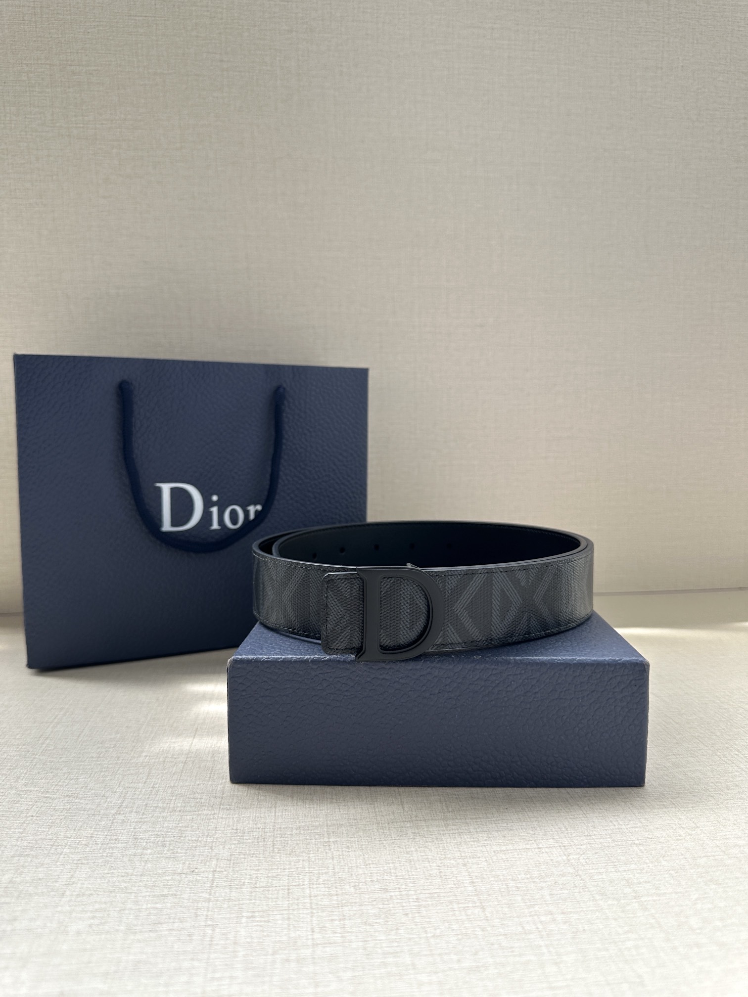 宽度3.5cm 这款 35 毫米双面腰带结合典雅气质与摩登风范-Chinese UA Cheap High Quatity Brand Clothes Bags handbags Sneakers wholesale wholesaler seller from China Factory suppliers Fashion Clothing Shoes best Quality Beautiful Price 宽度3.5cm 这款 35 毫米双面腰带结合典雅气质与摩登风范